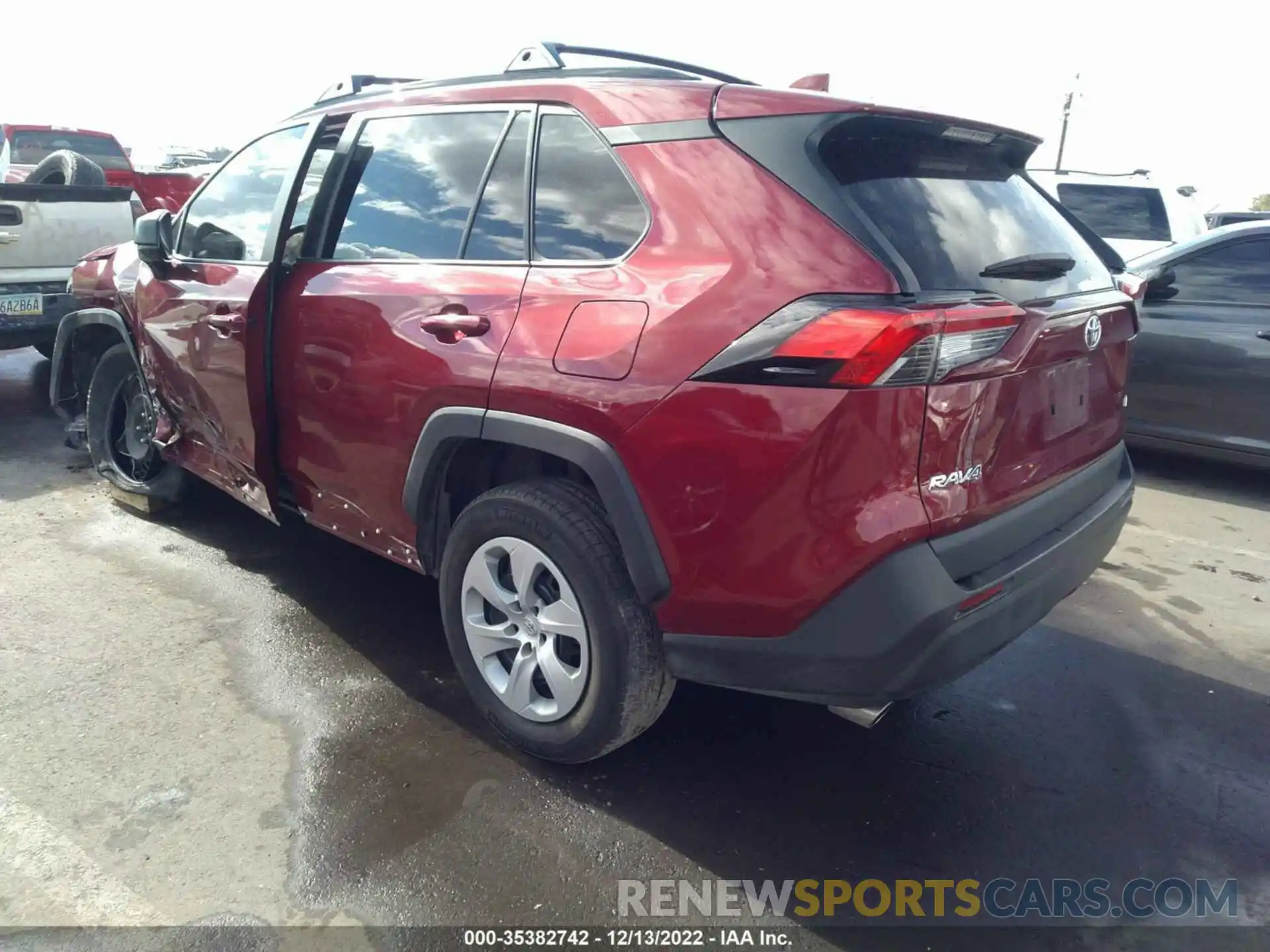 3 Photograph of a damaged car 2T3H1RFV7LW083028 TOYOTA RAV4 2020