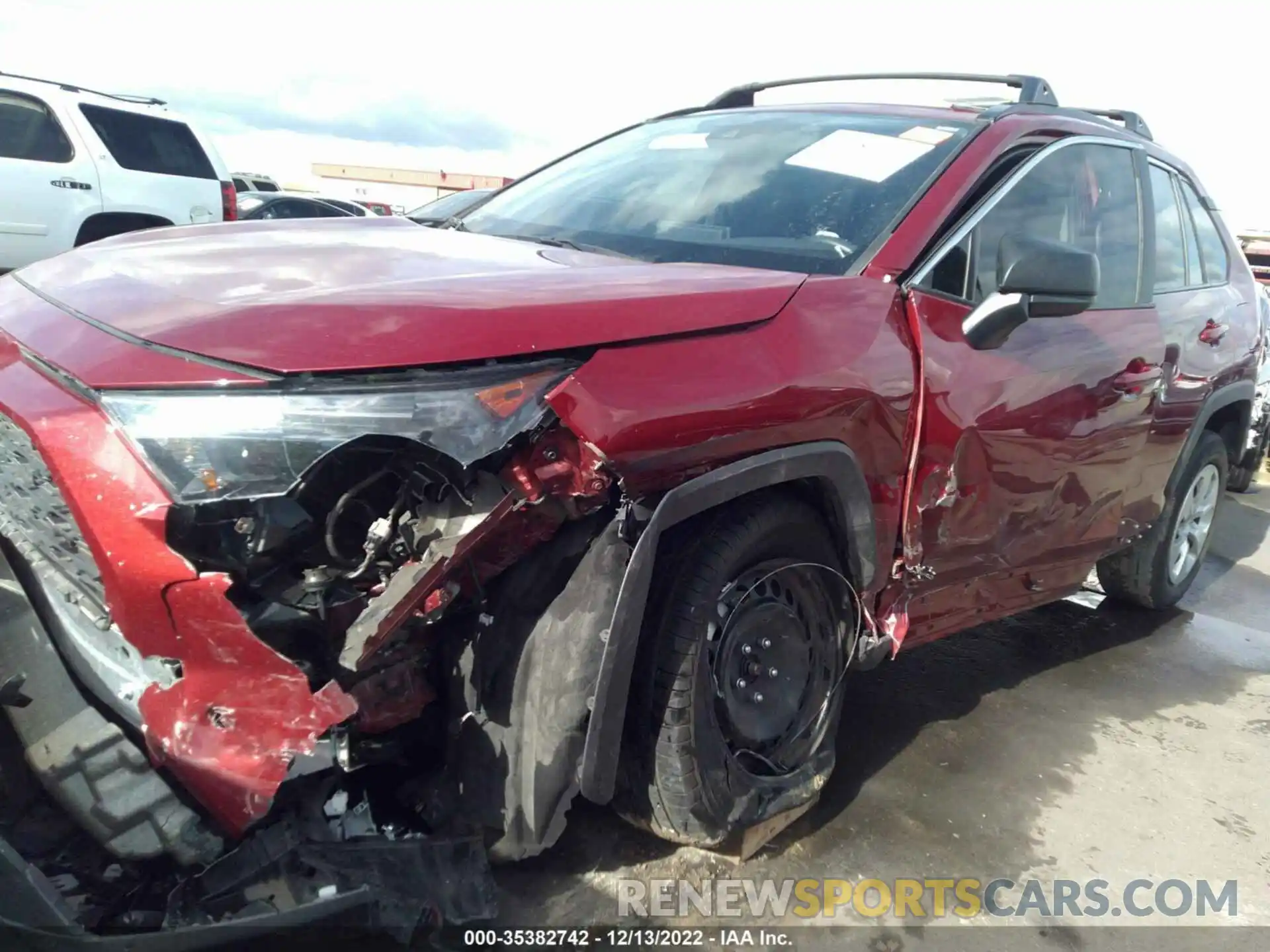 6 Photograph of a damaged car 2T3H1RFV7LW083028 TOYOTA RAV4 2020