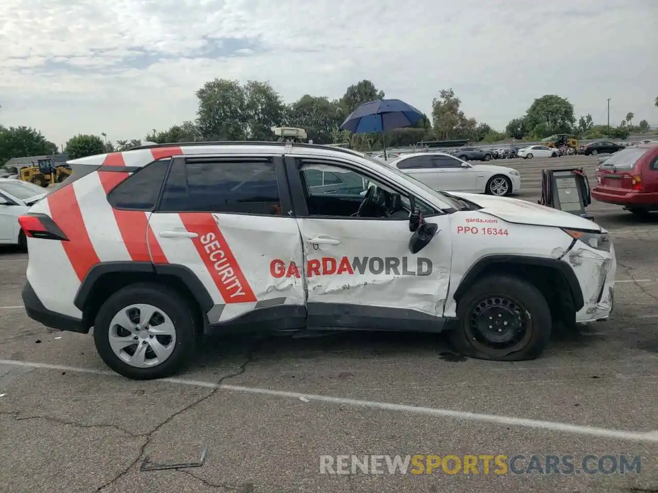 9 Photograph of a damaged car 2T3H1RFV7LW090190 TOYOTA RAV4 2020