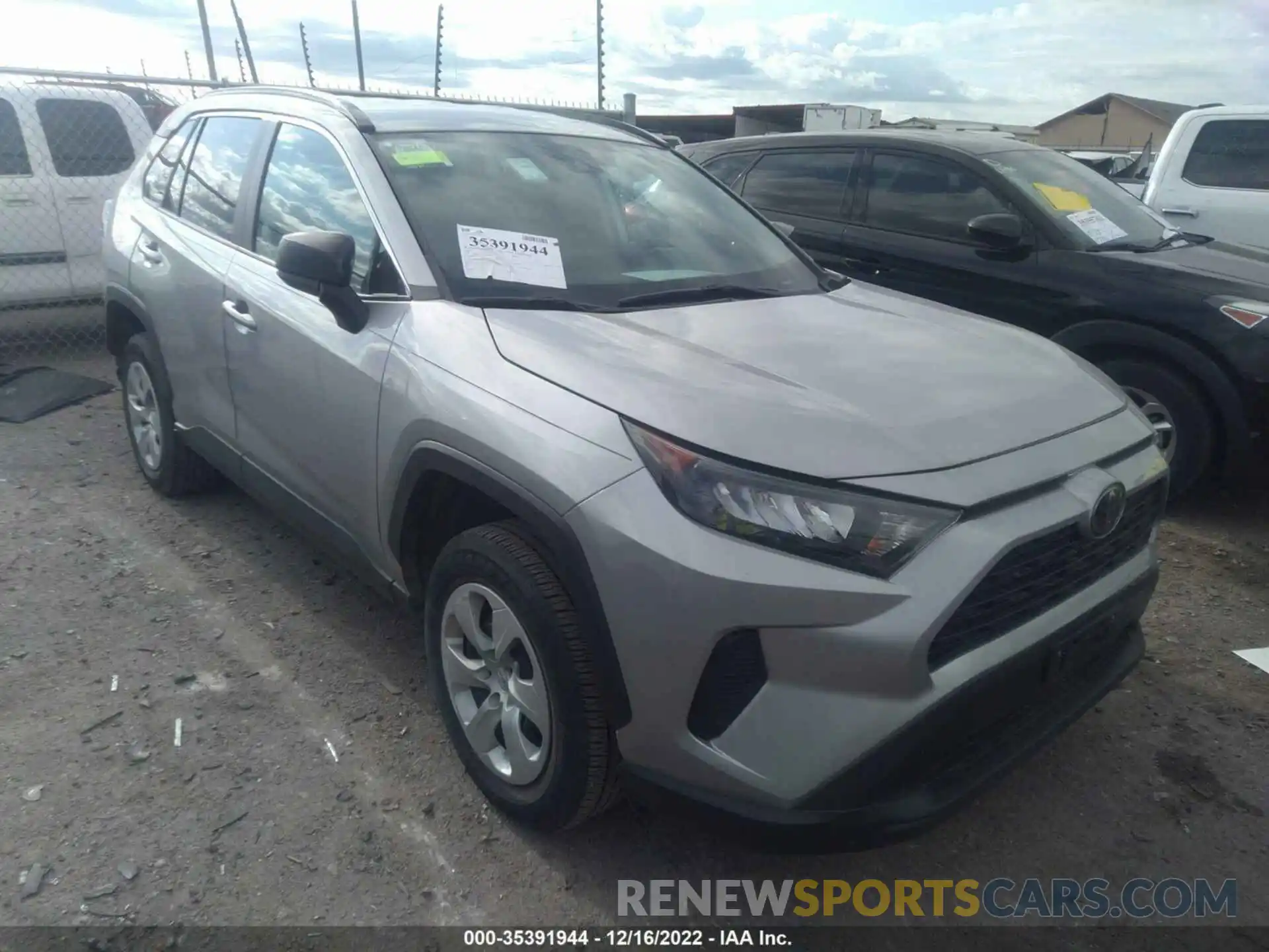 1 Photograph of a damaged car 2T3H1RFV7LW096071 TOYOTA RAV4 2020