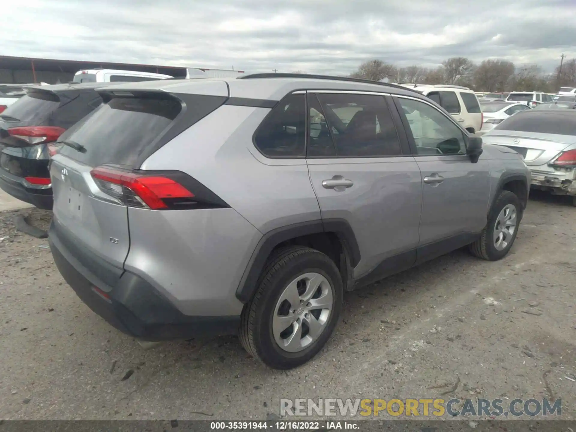 4 Photograph of a damaged car 2T3H1RFV7LW096071 TOYOTA RAV4 2020