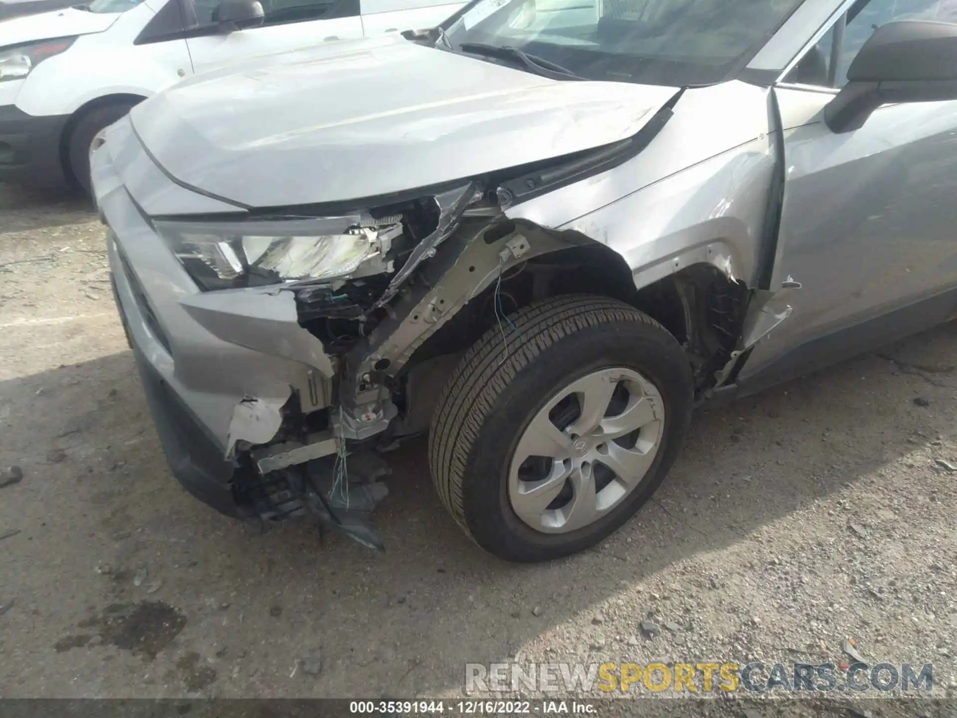 6 Photograph of a damaged car 2T3H1RFV7LW096071 TOYOTA RAV4 2020