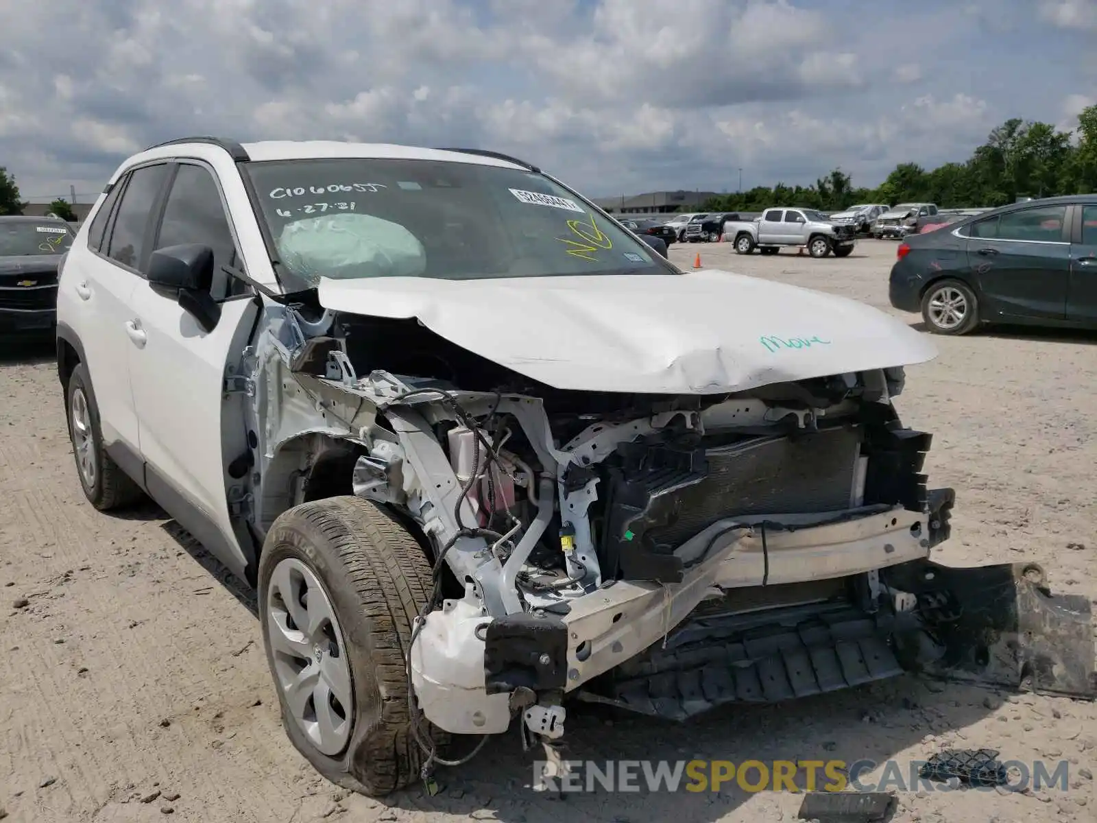 1 Photograph of a damaged car 2T3H1RFV7LW101902 TOYOTA RAV4 2020