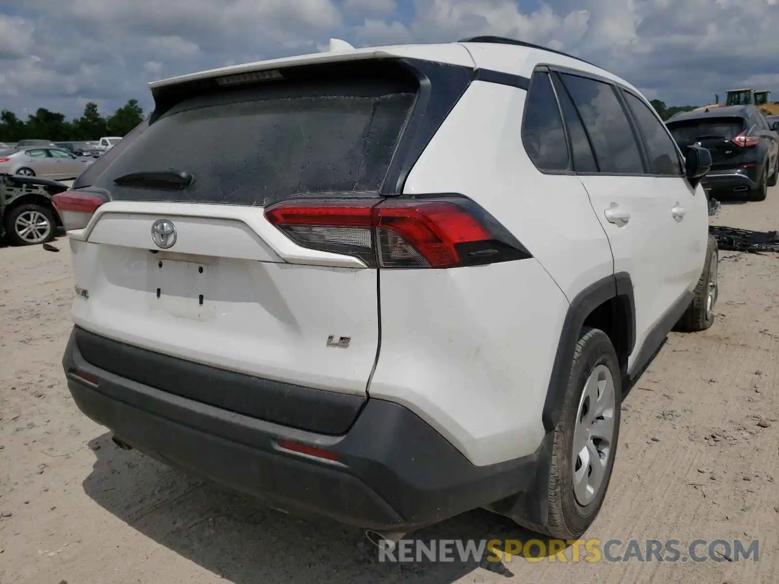 4 Photograph of a damaged car 2T3H1RFV7LW101902 TOYOTA RAV4 2020