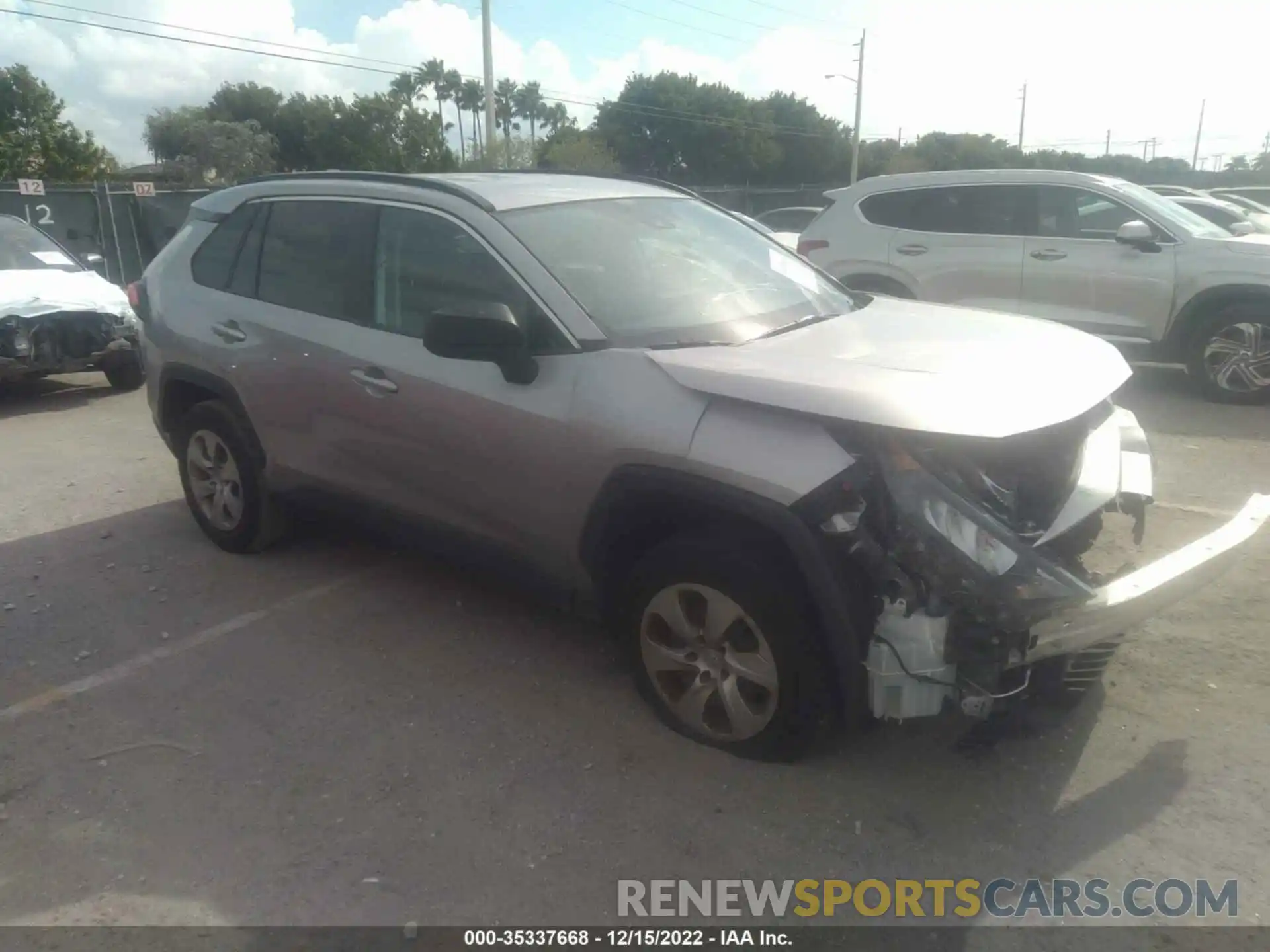 1 Photograph of a damaged car 2T3H1RFV8LC042263 TOYOTA RAV4 2020