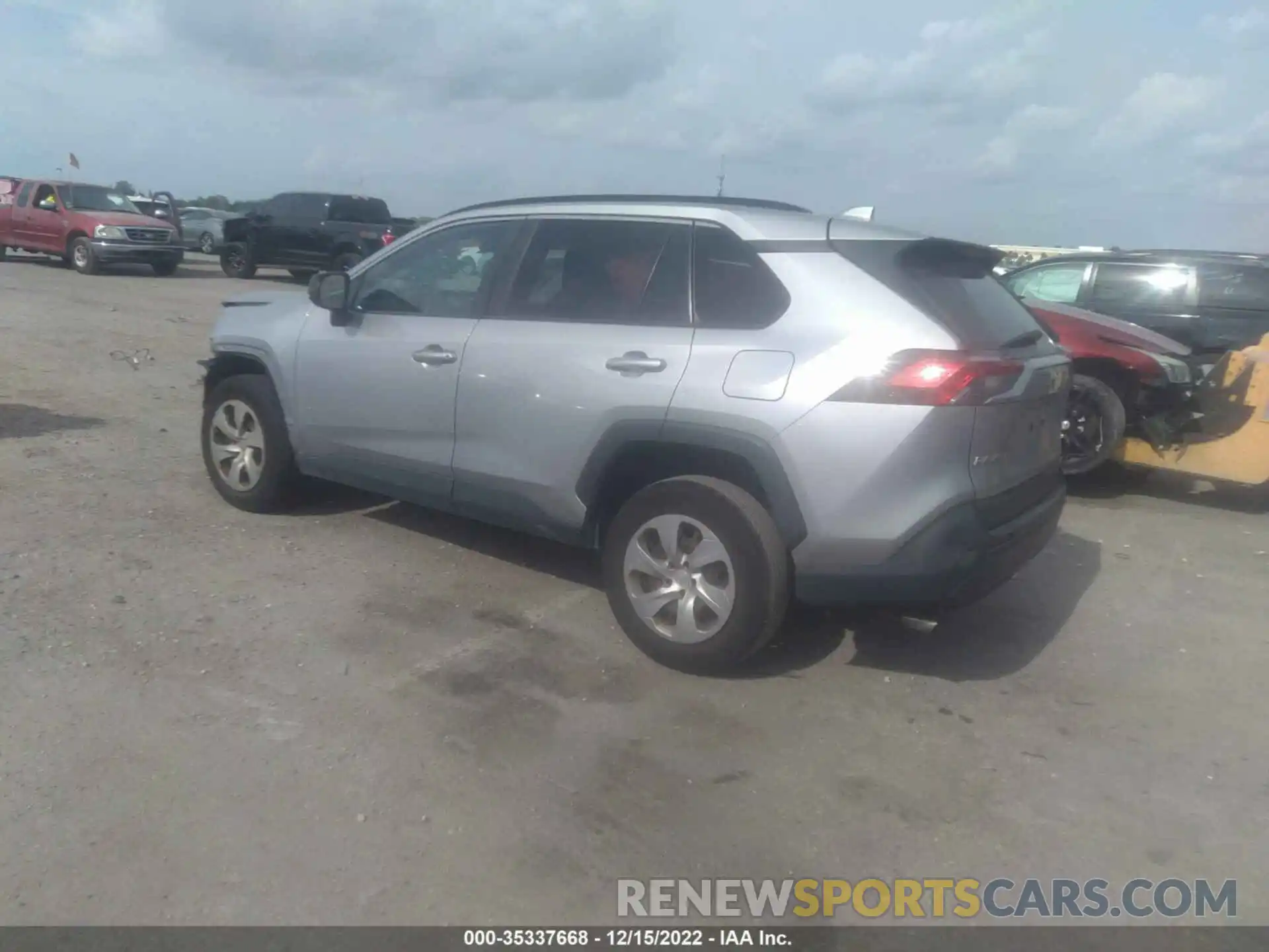 3 Photograph of a damaged car 2T3H1RFV8LC042263 TOYOTA RAV4 2020