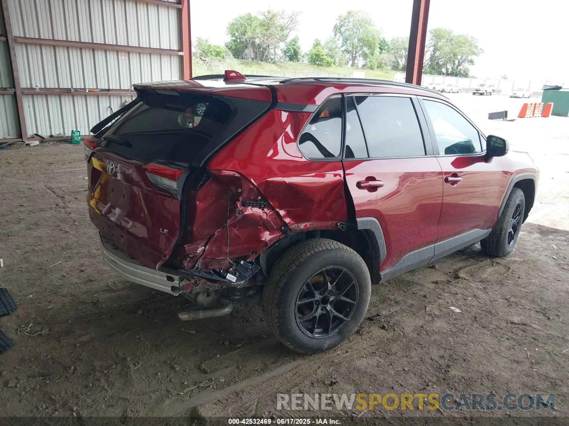 4 Photograph of a damaged car 2T3H1RFV8LC046622 TOYOTA RAV4 2020