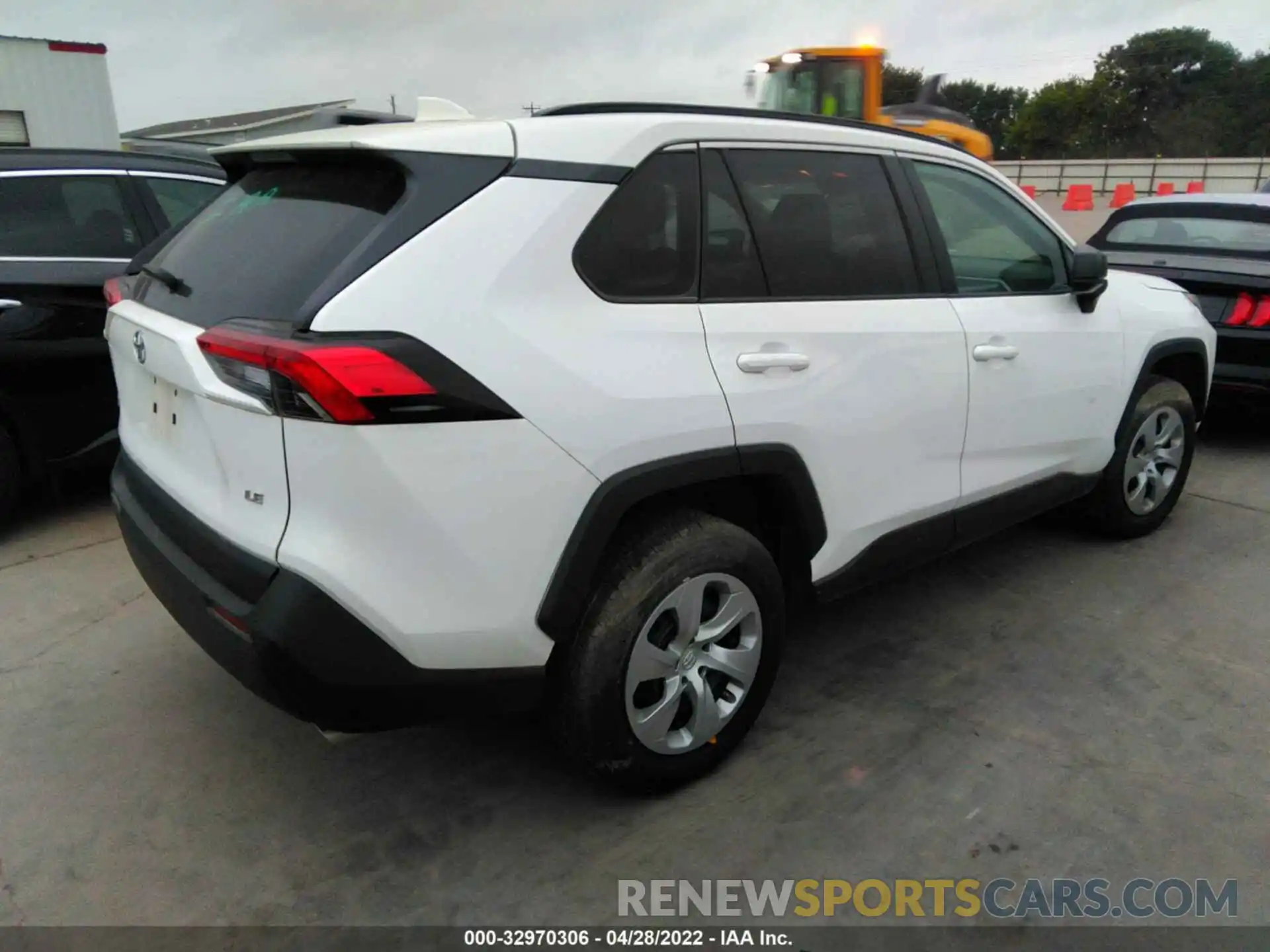 4 Photograph of a damaged car 2T3H1RFV8LC046975 TOYOTA RAV4 2020