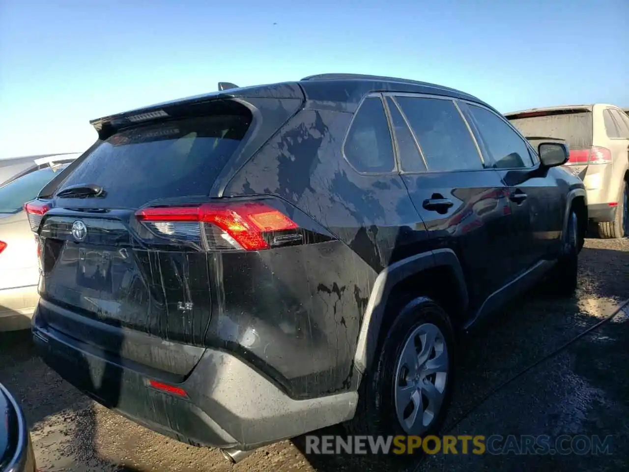 4 Photograph of a damaged car 2T3H1RFV8LC050279 TOYOTA RAV4 2020