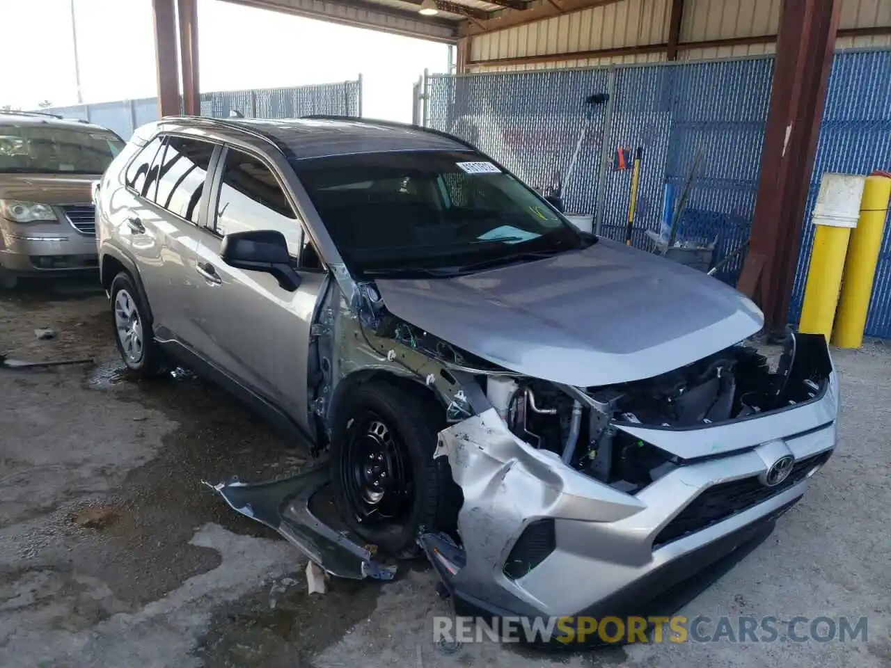 1 Photograph of a damaged car 2T3H1RFV8LC050587 TOYOTA RAV4 2020