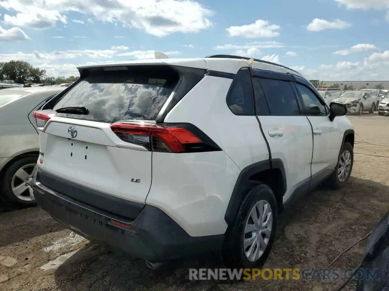 4 Photograph of a damaged car 2T3H1RFV8LC062030 TOYOTA RAV4 2020