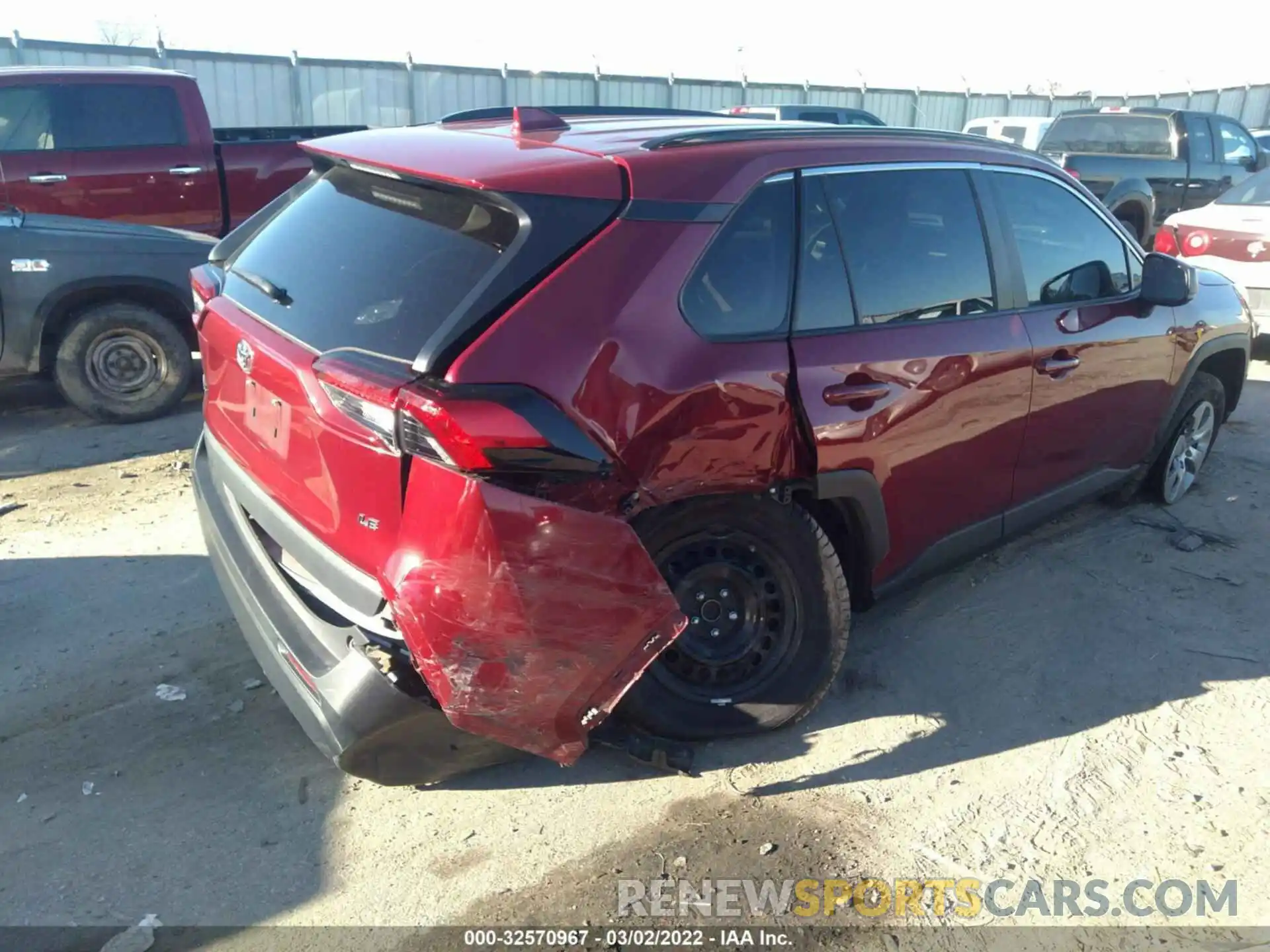 6 Photograph of a damaged car 2T3H1RFV8LW060423 TOYOTA RAV4 2020