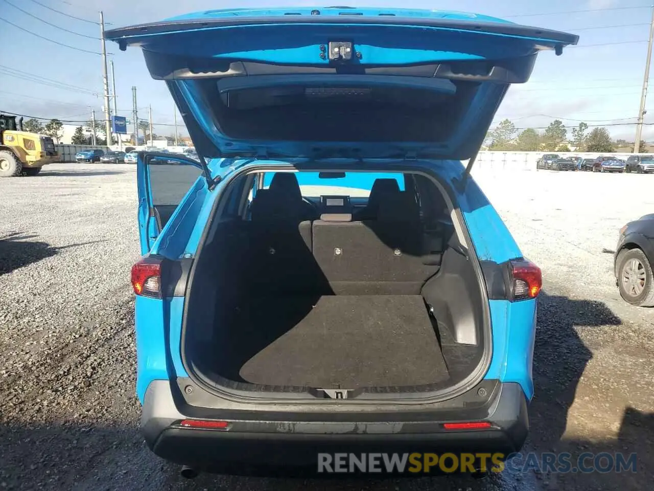 6 Photograph of a damaged car 2T3H1RFV8LW060597 TOYOTA RAV4 2020