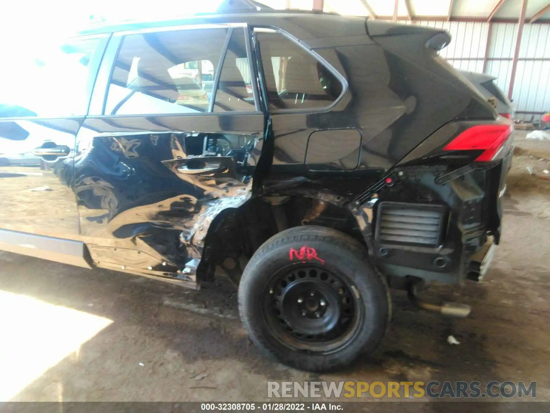 6 Photograph of a damaged car 2T3H1RFV8LW071647 TOYOTA RAV4 2020