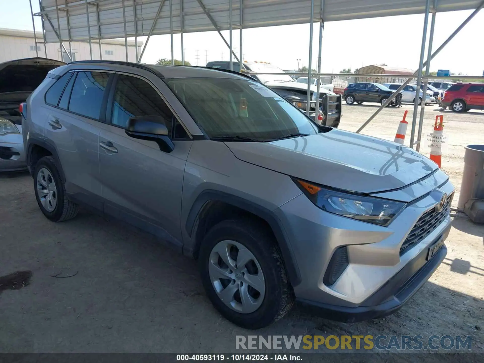 1 Photograph of a damaged car 2T3H1RFV8LW088836 TOYOTA RAV4 2020