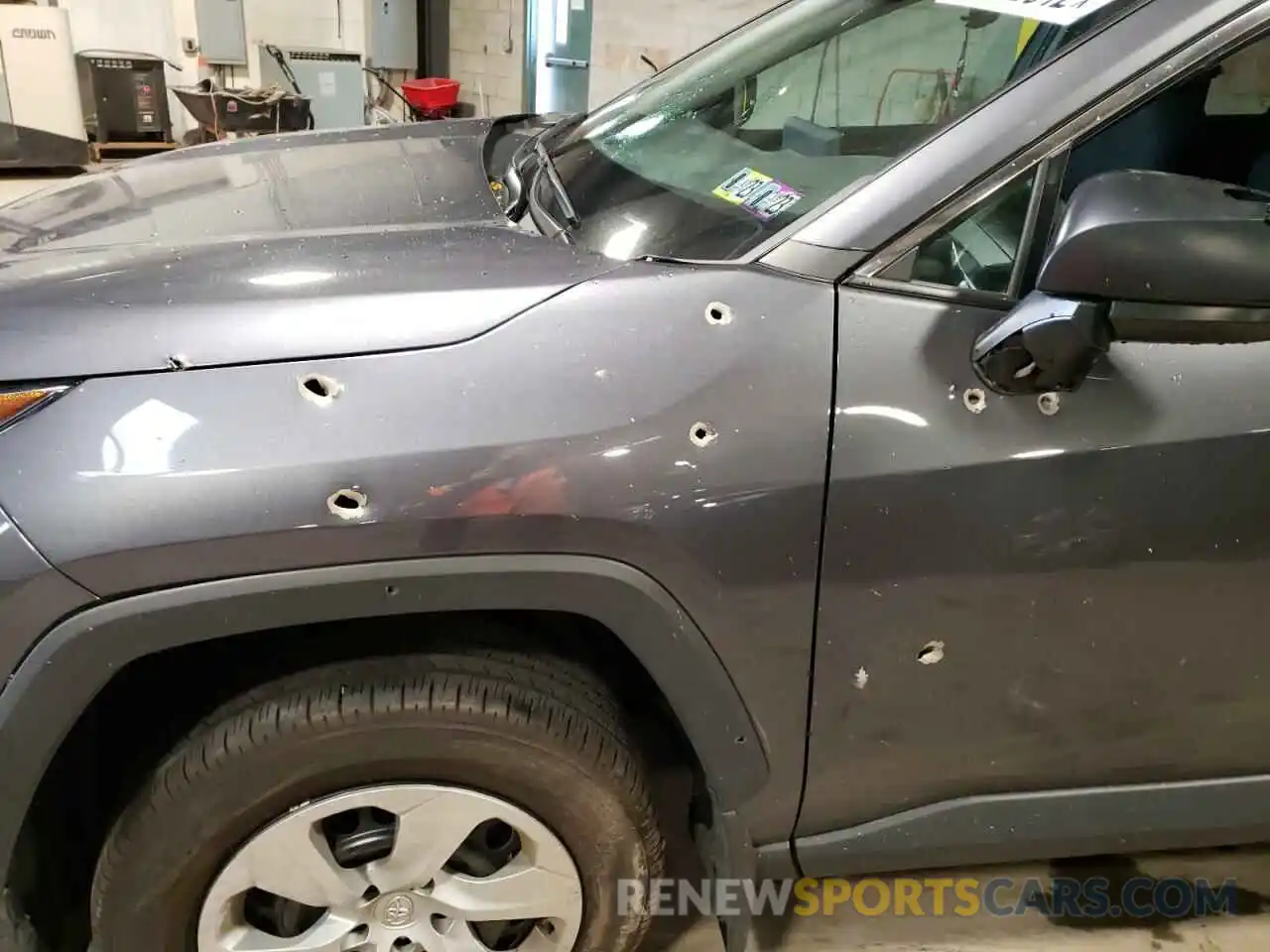 9 Photograph of a damaged car 2T3H1RFV8LW093695 TOYOTA RAV4 2020