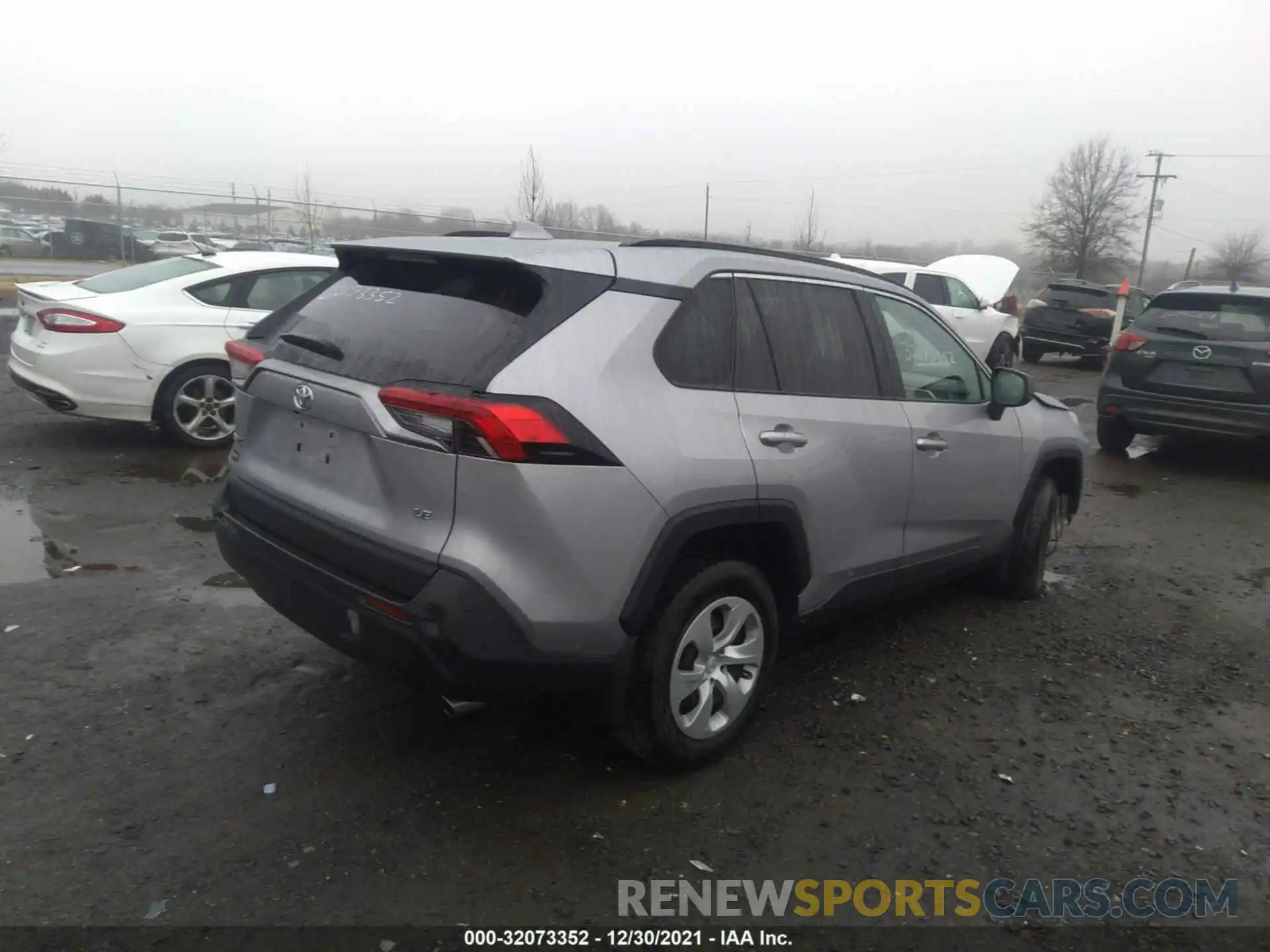 4 Photograph of a damaged car 2T3H1RFV8LW100046 TOYOTA RAV4 2020