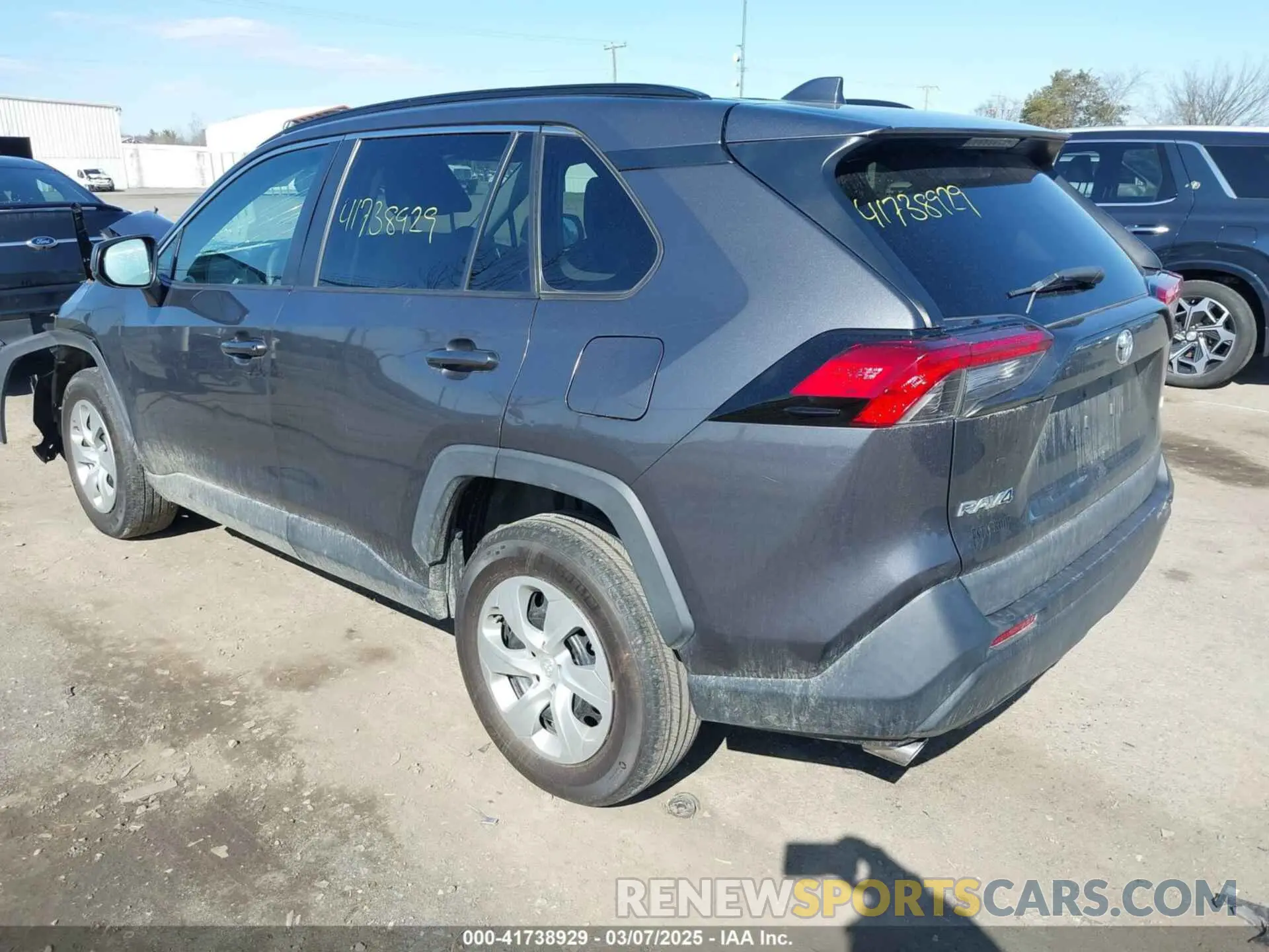 3 Photograph of a damaged car 2T3H1RFV8LW103724 TOYOTA RAV4 2020