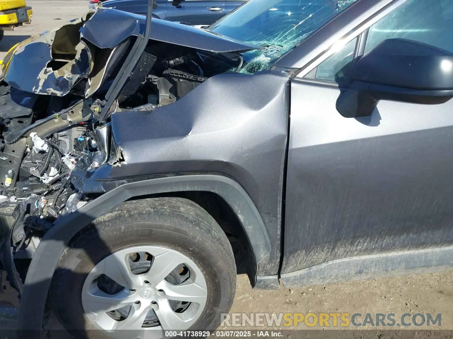 6 Photograph of a damaged car 2T3H1RFV8LW103724 TOYOTA RAV4 2020