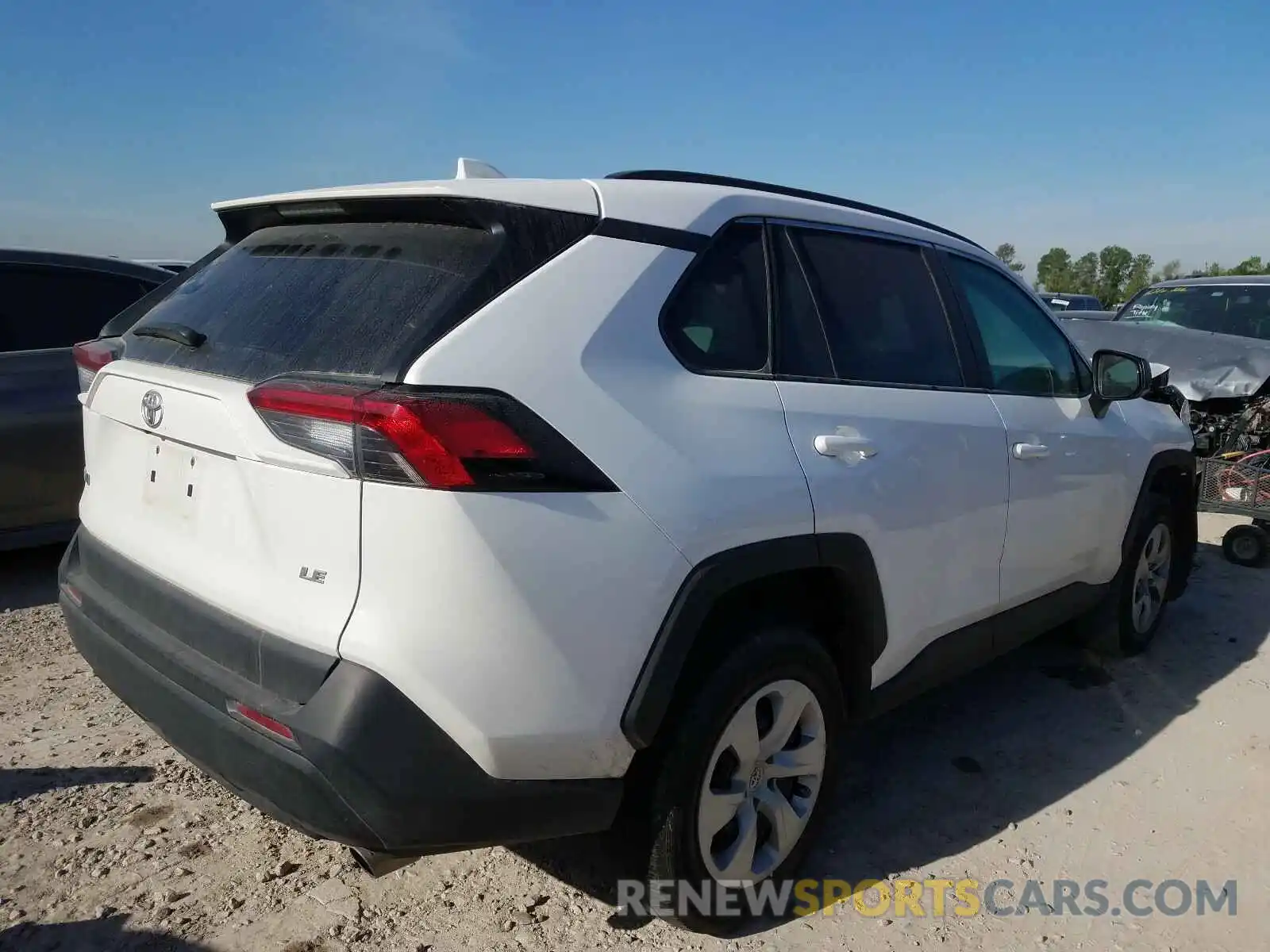 4 Photograph of a damaged car 2T3H1RFV9LC037332 TOYOTA RAV4 2020