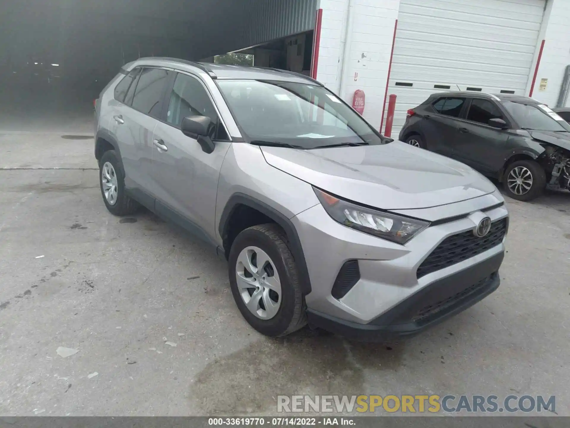 1 Photograph of a damaged car 2T3H1RFV9LC046483 TOYOTA RAV4 2020