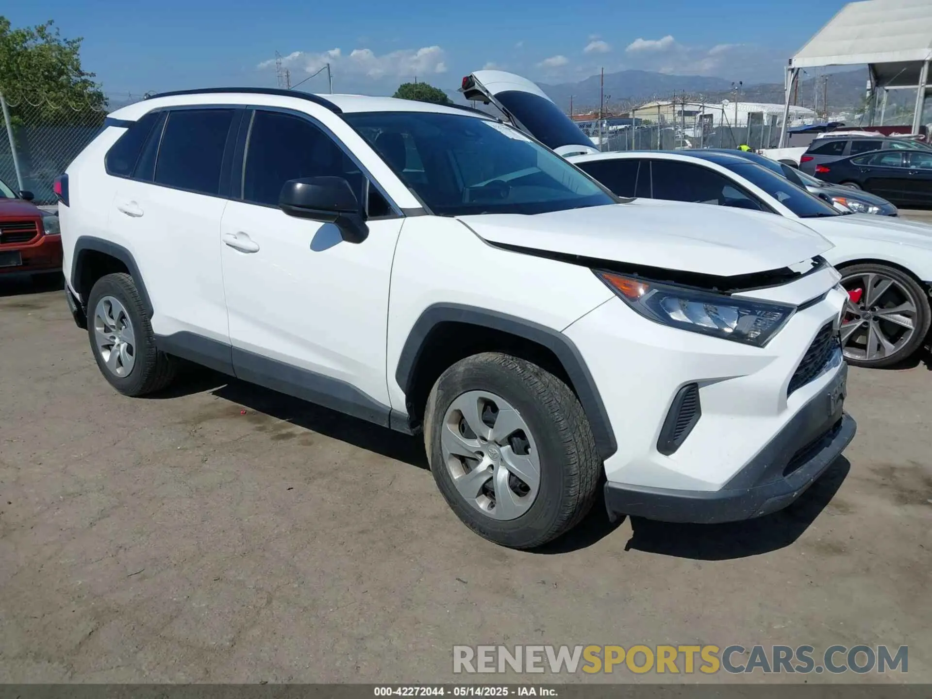 1 Photograph of a damaged car 2T3H1RFV9LC060741 TOYOTA RAV4 2020