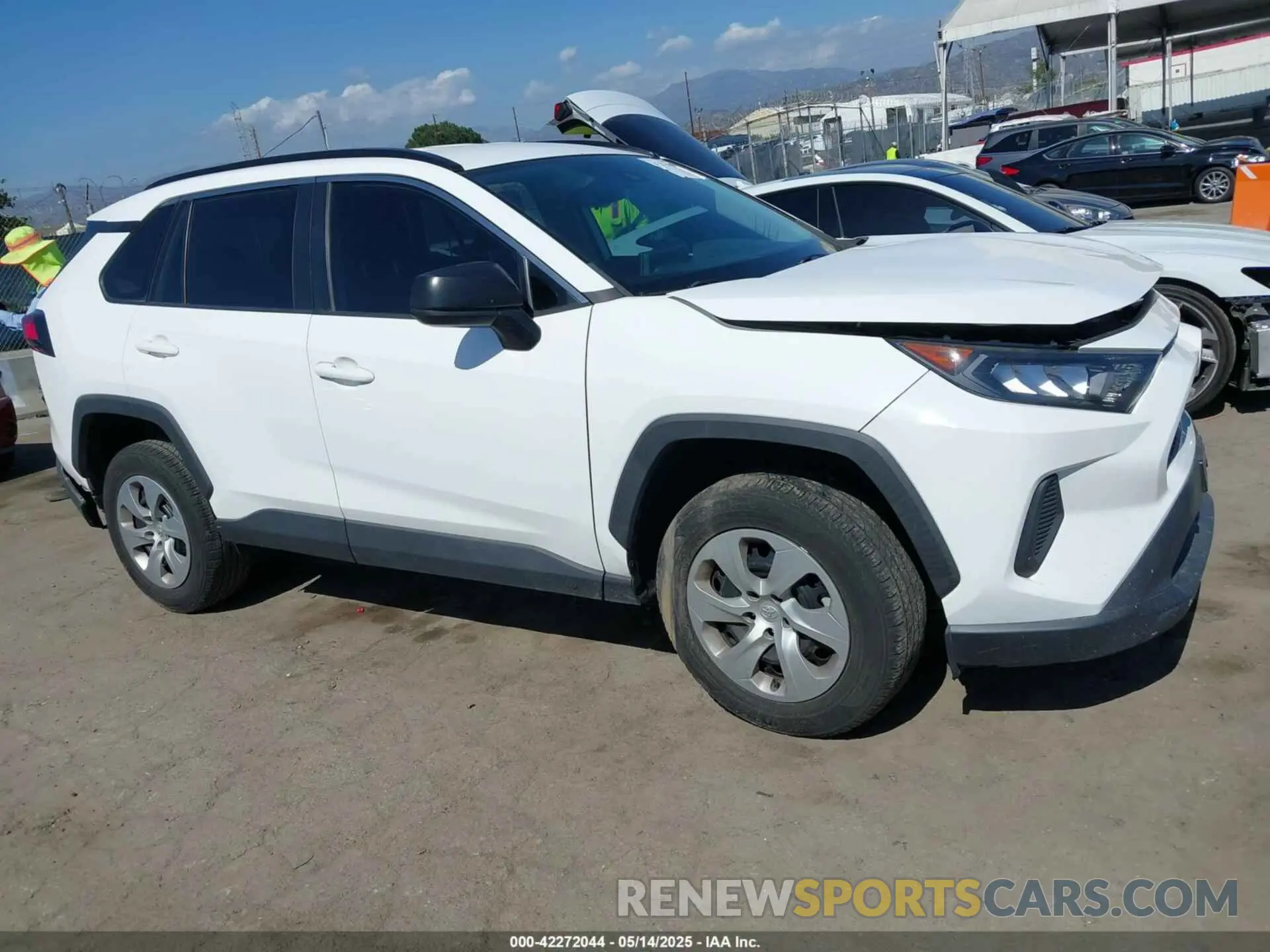 14 Photograph of a damaged car 2T3H1RFV9LC060741 TOYOTA RAV4 2020