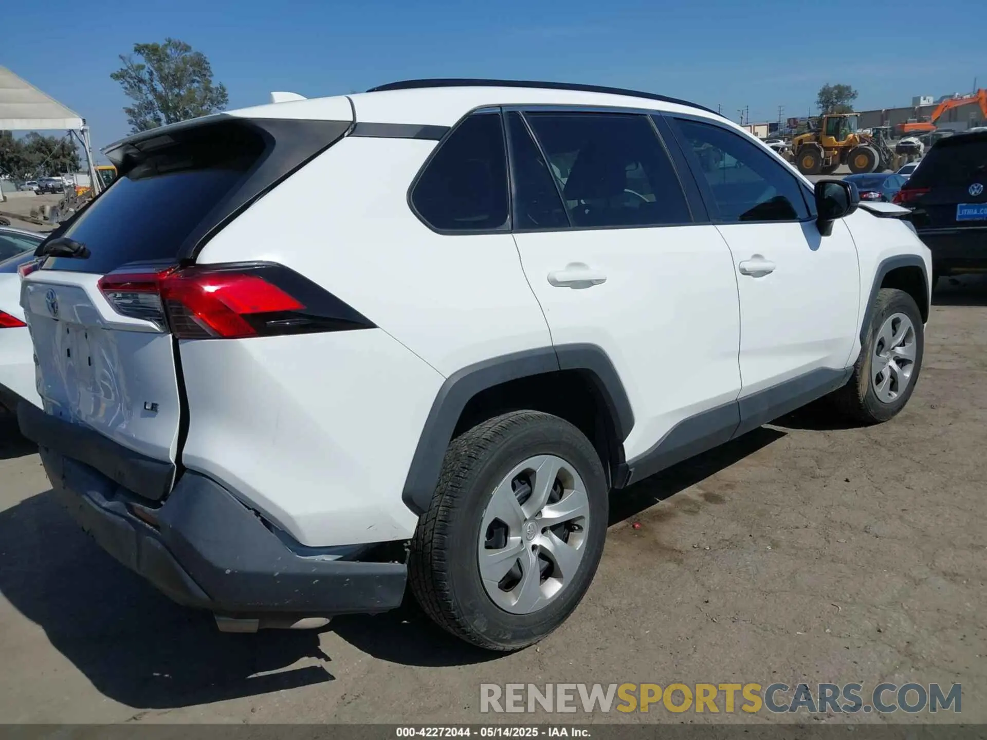 4 Photograph of a damaged car 2T3H1RFV9LC060741 TOYOTA RAV4 2020