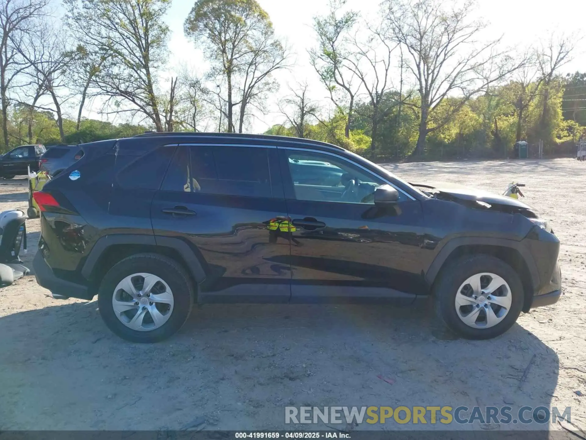 13 Photograph of a damaged car 2T3H1RFV9LC065969 TOYOTA RAV4 2020