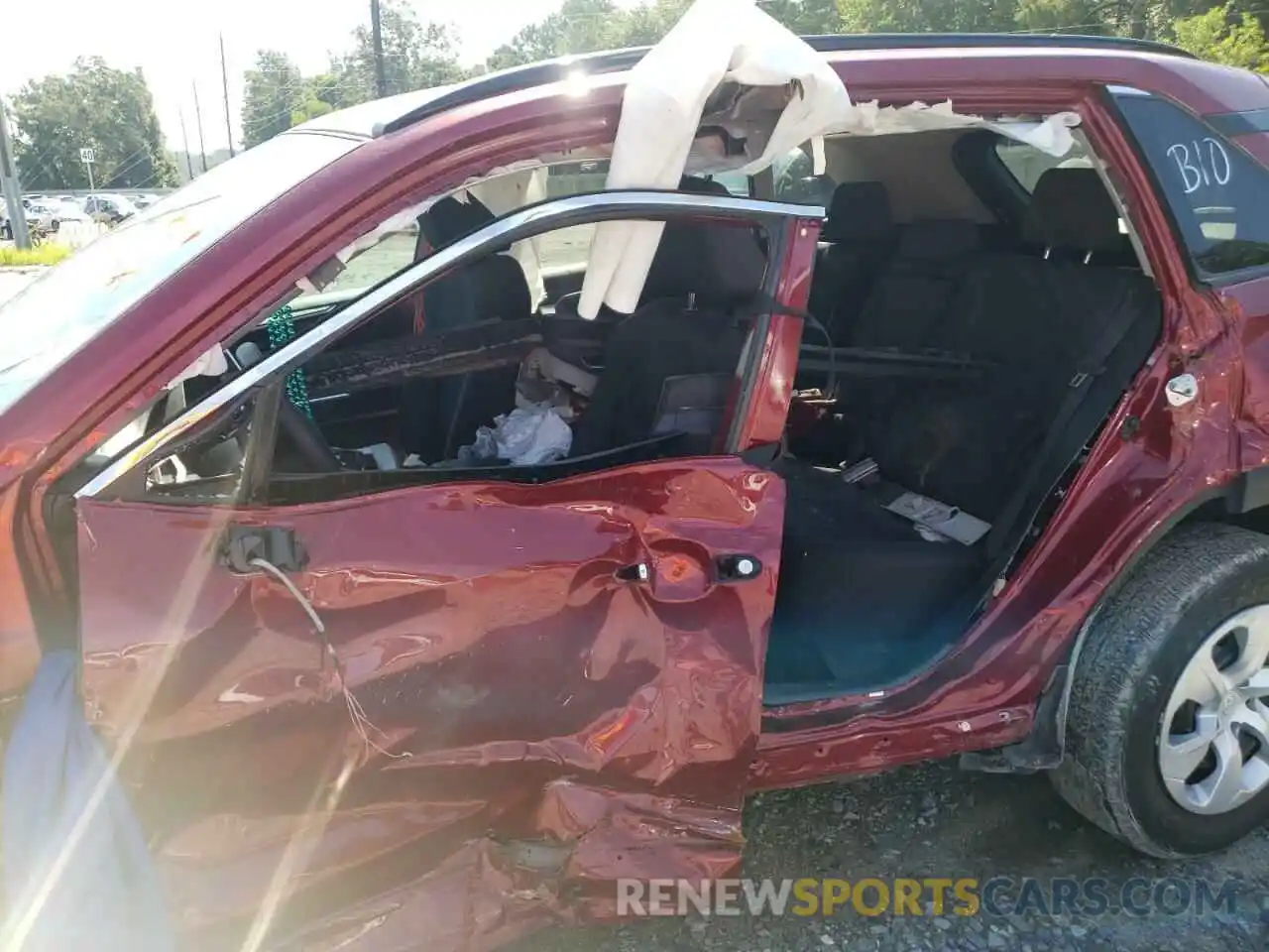 9 Photograph of a damaged car 2T3H1RFV9LC071092 TOYOTA RAV4 2020