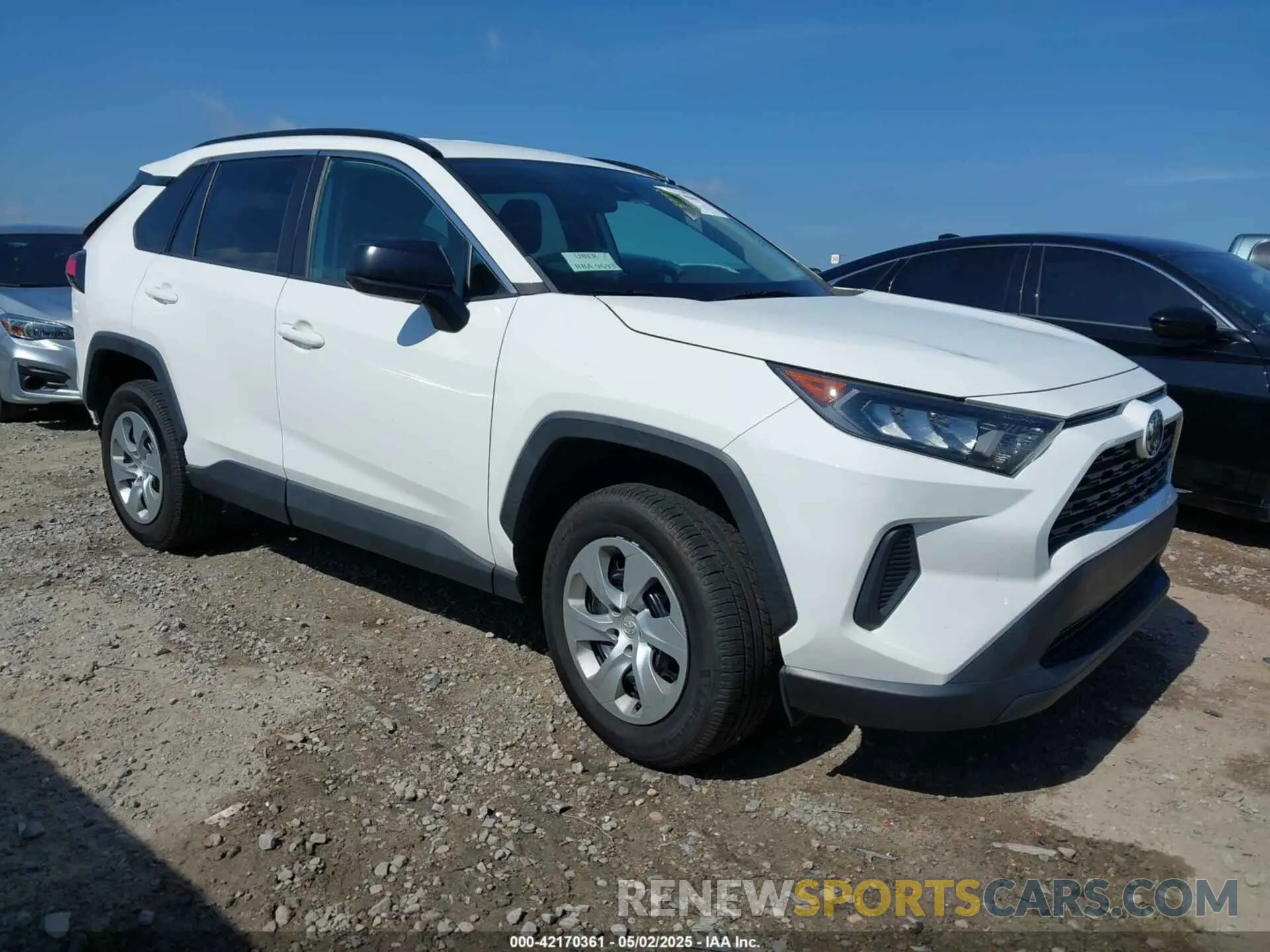 1 Photograph of a damaged car 2T3H1RFV9LW065422 TOYOTA RAV4 2020