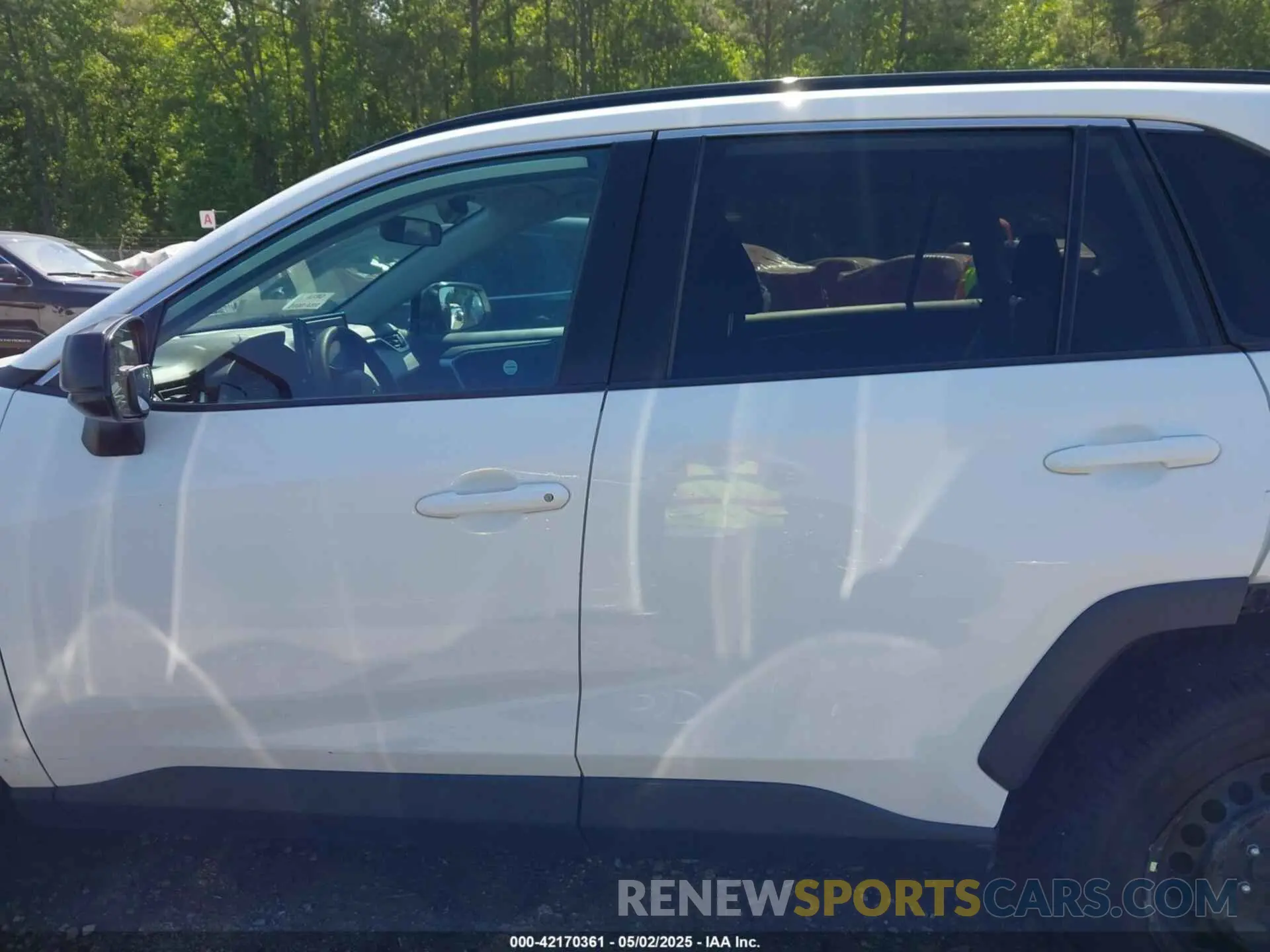 15 Photograph of a damaged car 2T3H1RFV9LW065422 TOYOTA RAV4 2020