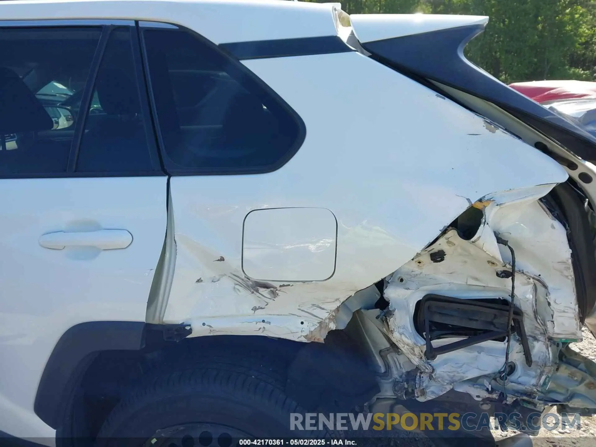 18 Photograph of a damaged car 2T3H1RFV9LW065422 TOYOTA RAV4 2020