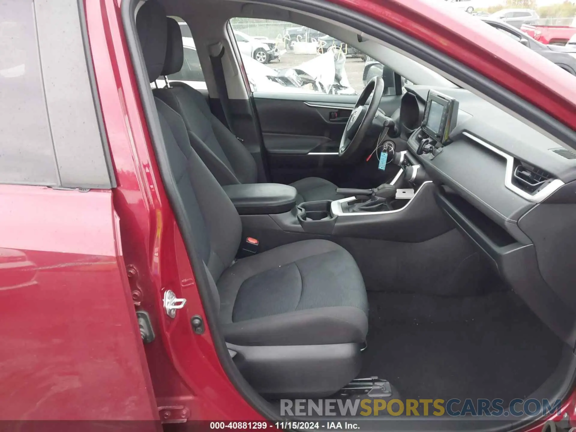 5 Photograph of a damaged car 2T3H1RFV9LW067526 TOYOTA RAV4 2020