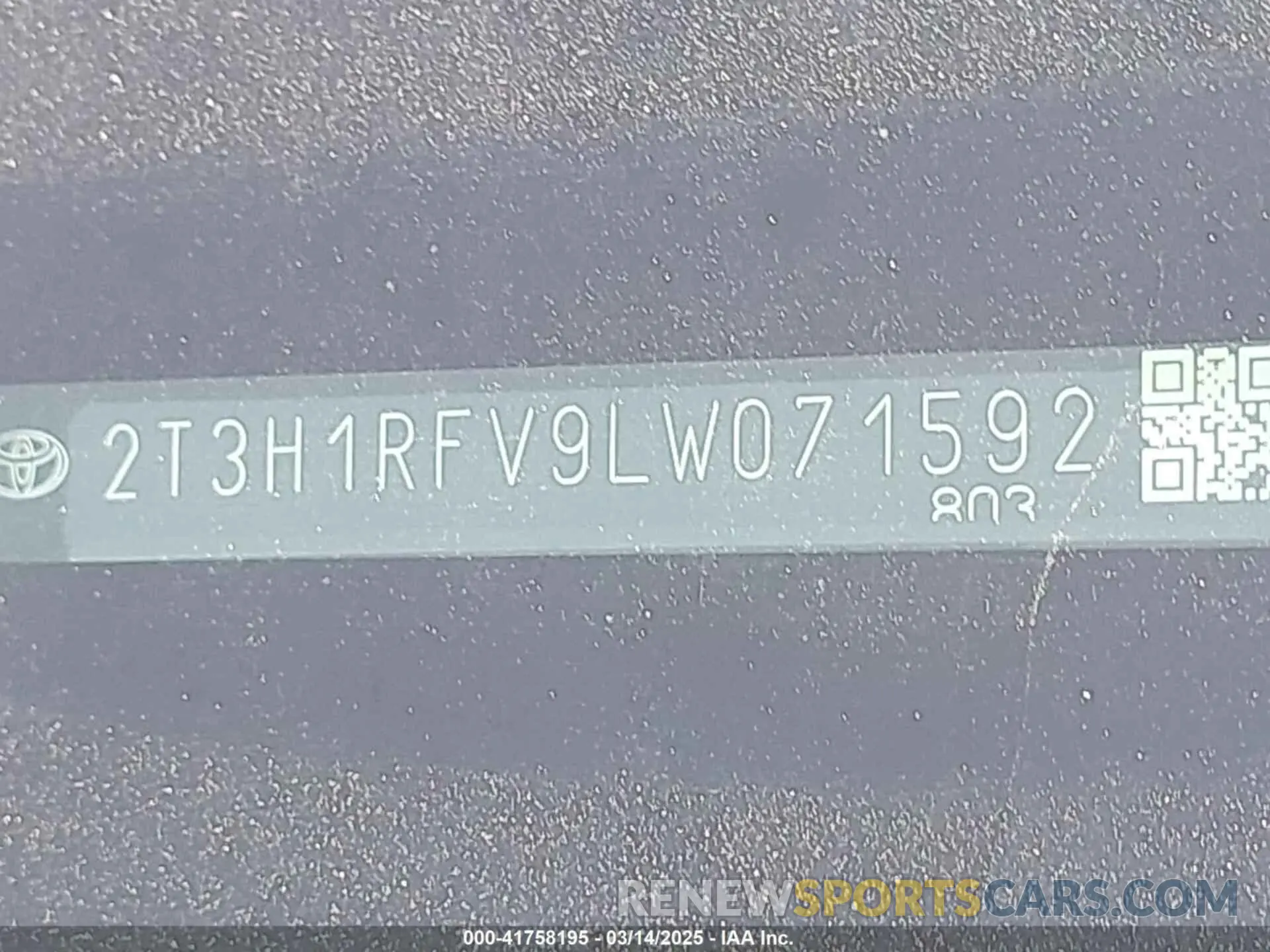 18 Photograph of a damaged car 2T3H1RFV9LW071592 TOYOTA RAV4 2020