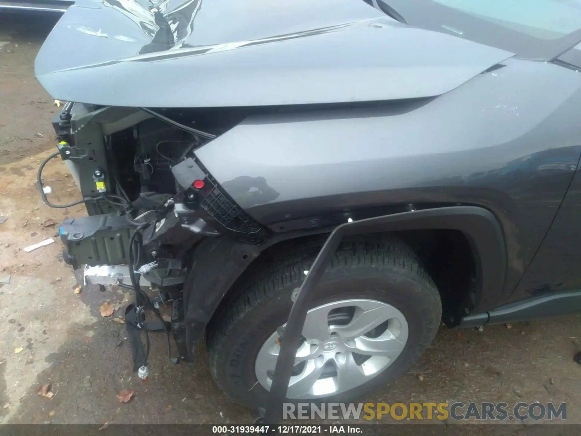 6 Photograph of a damaged car 2T3H1RFV9LW085640 TOYOTA RAV4 2020