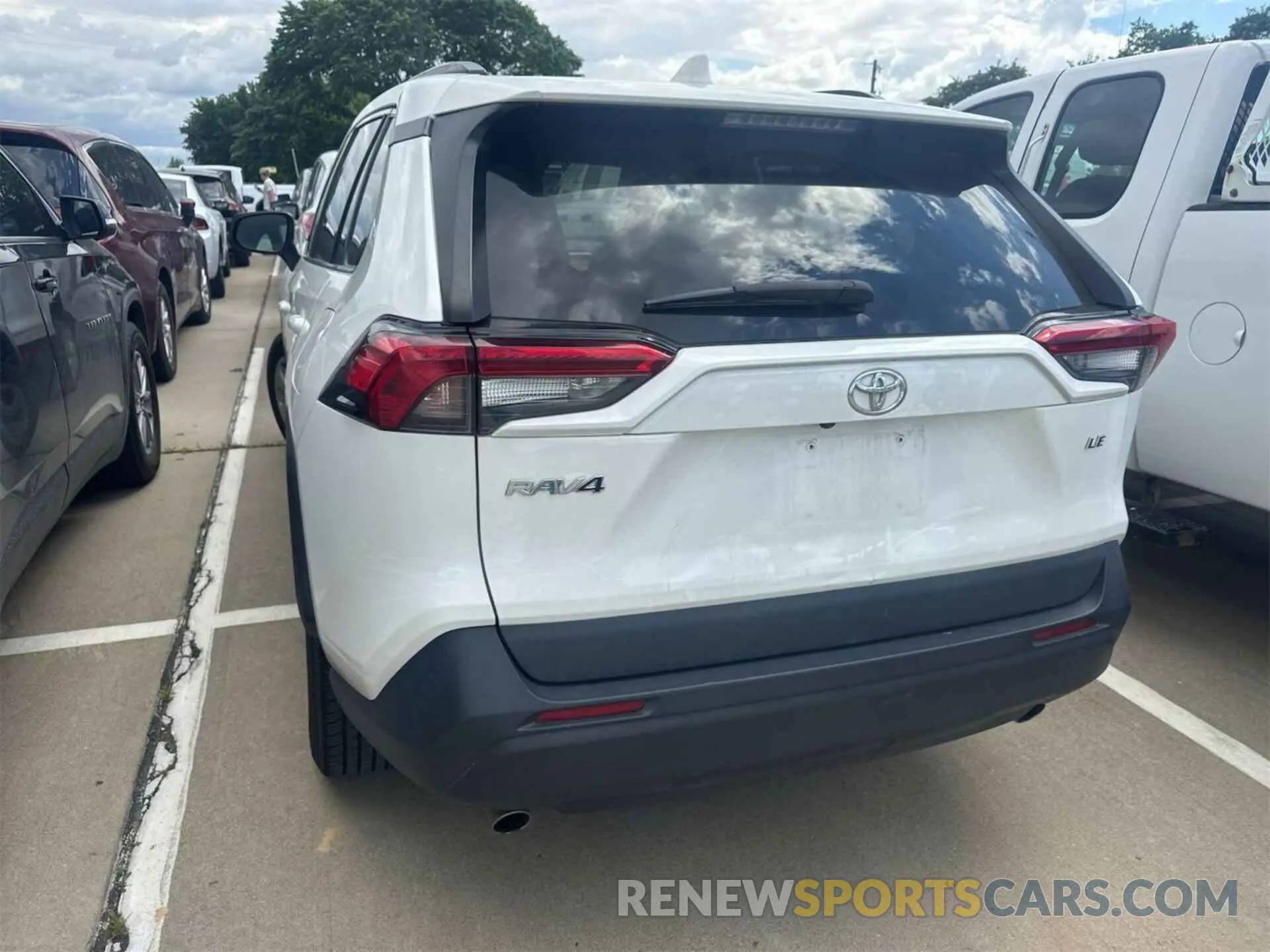 8 Photograph of a damaged car 2T3H1RFV9LW096914 TOYOTA RAV4 2020