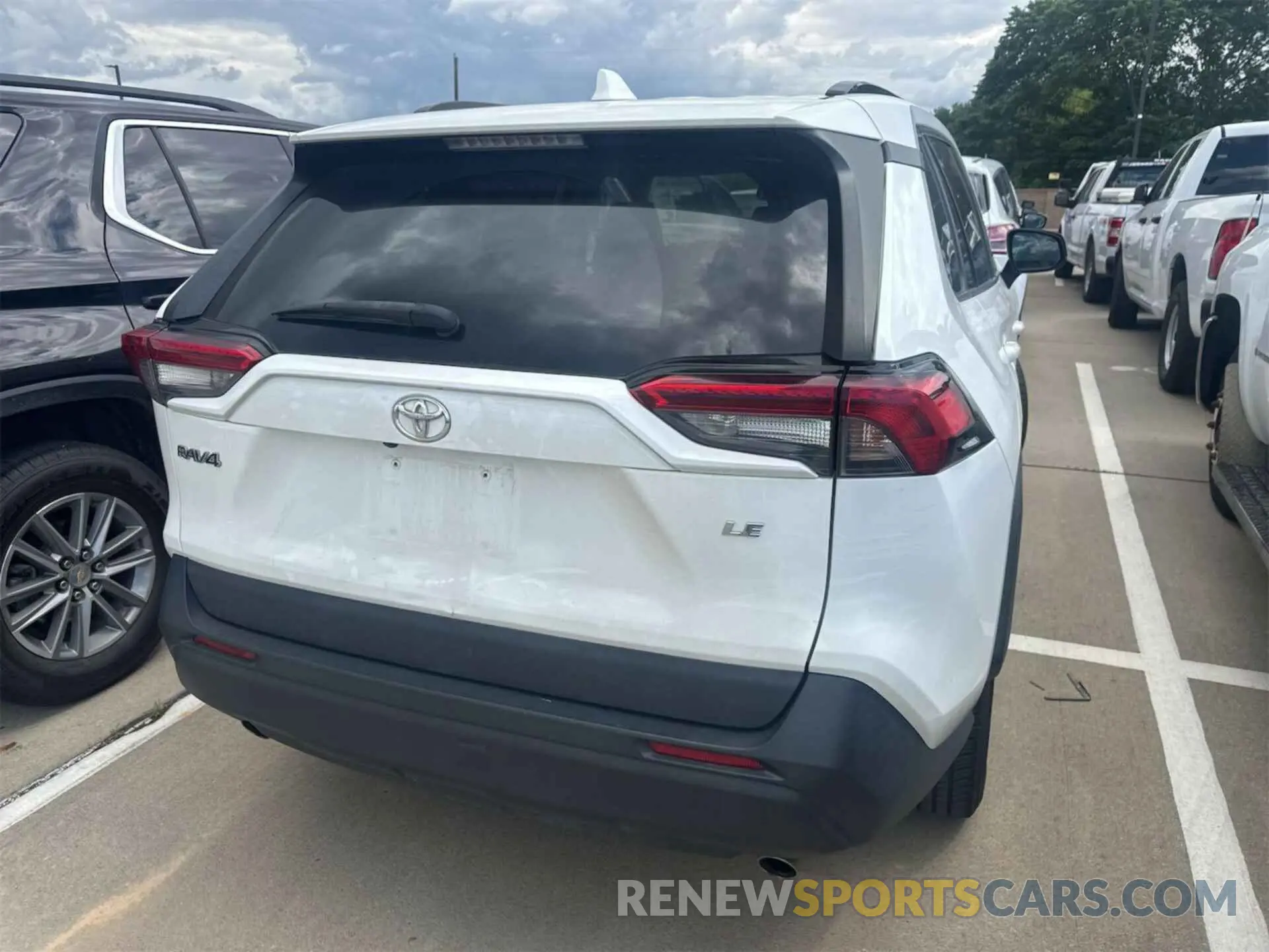 9 Photograph of a damaged car 2T3H1RFV9LW096914 TOYOTA RAV4 2020
