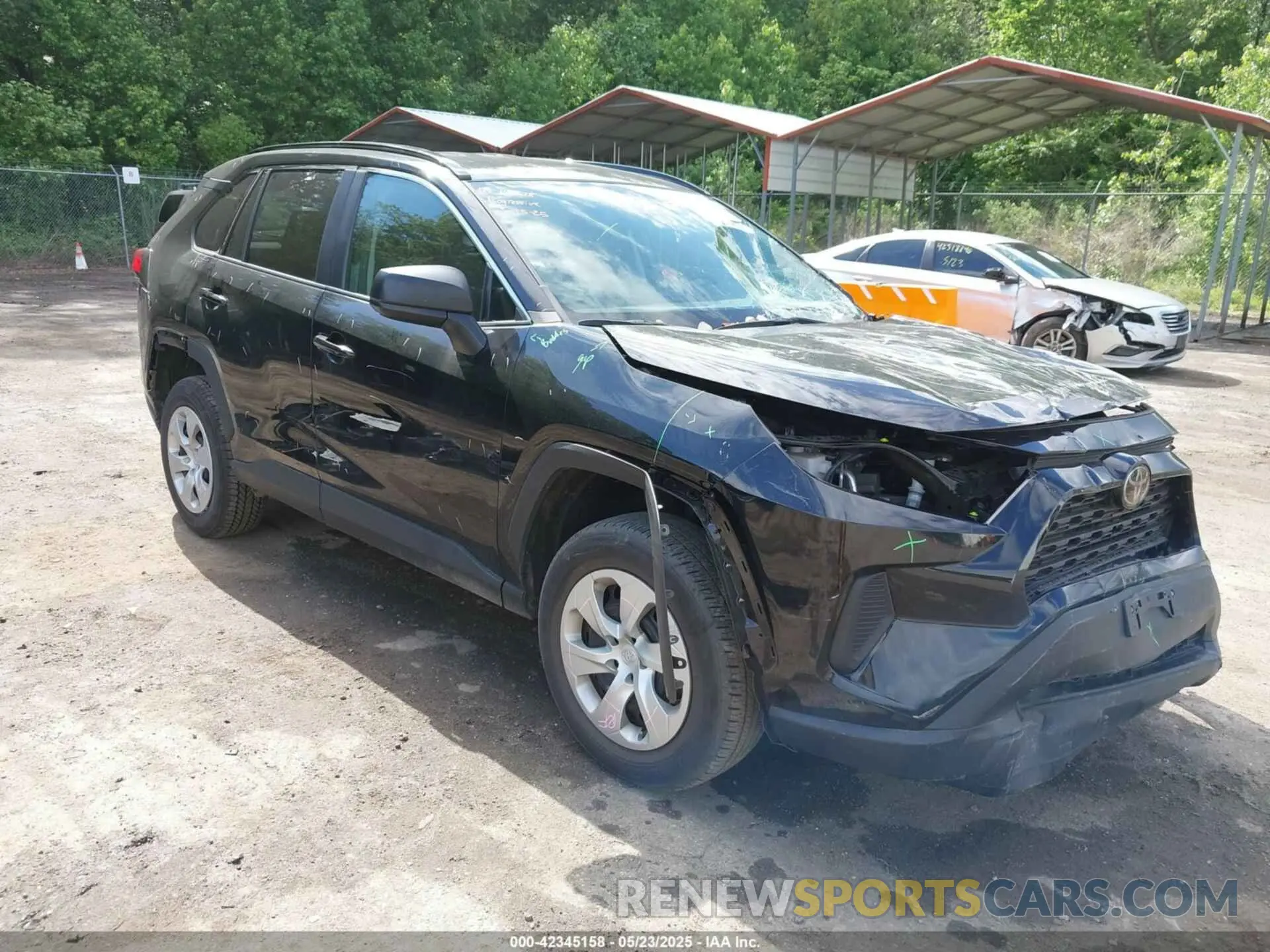 1 Photograph of a damaged car 2T3H1RFV9LW100122 TOYOTA RAV4 2020