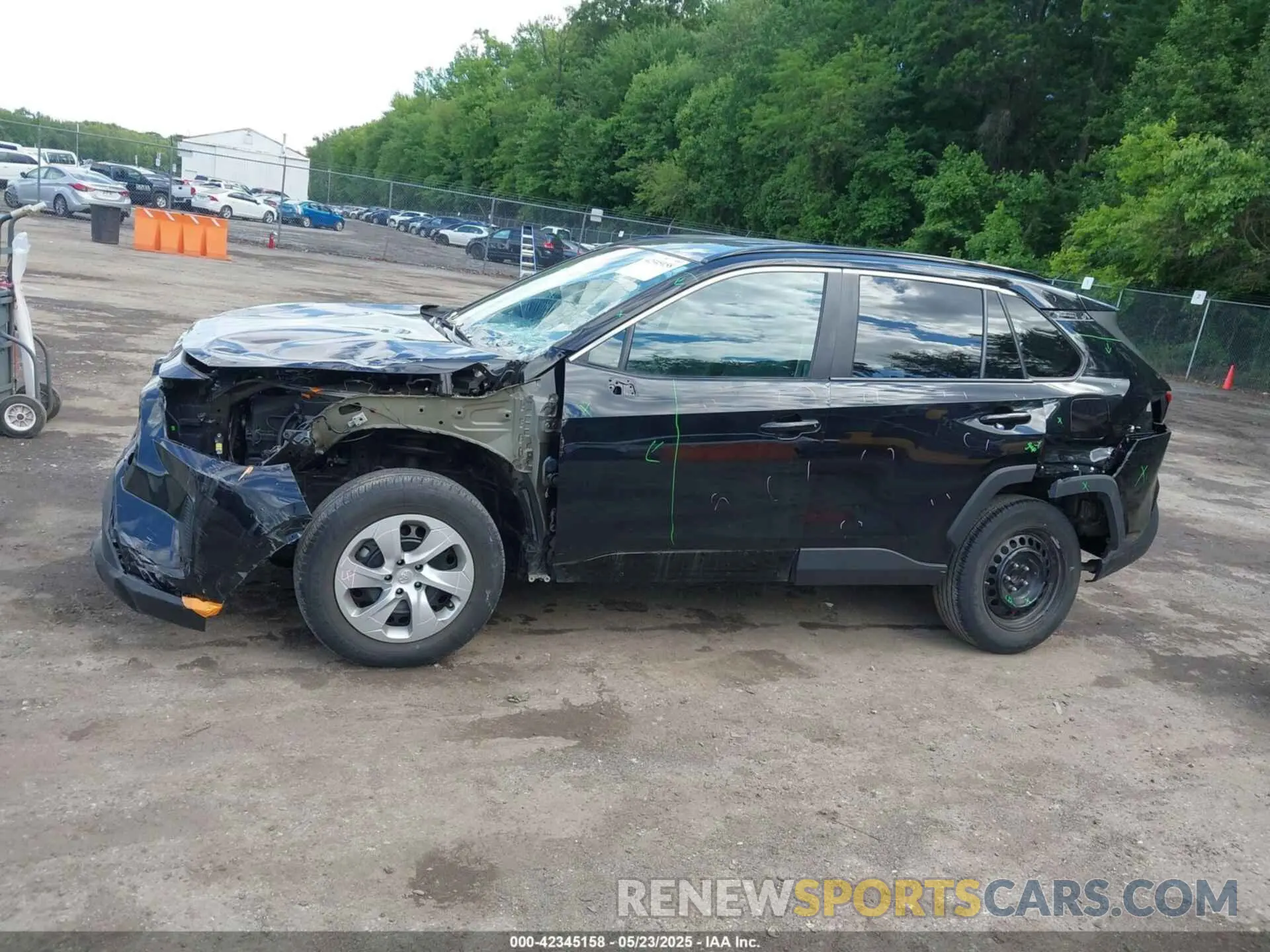 14 Photograph of a damaged car 2T3H1RFV9LW100122 TOYOTA RAV4 2020