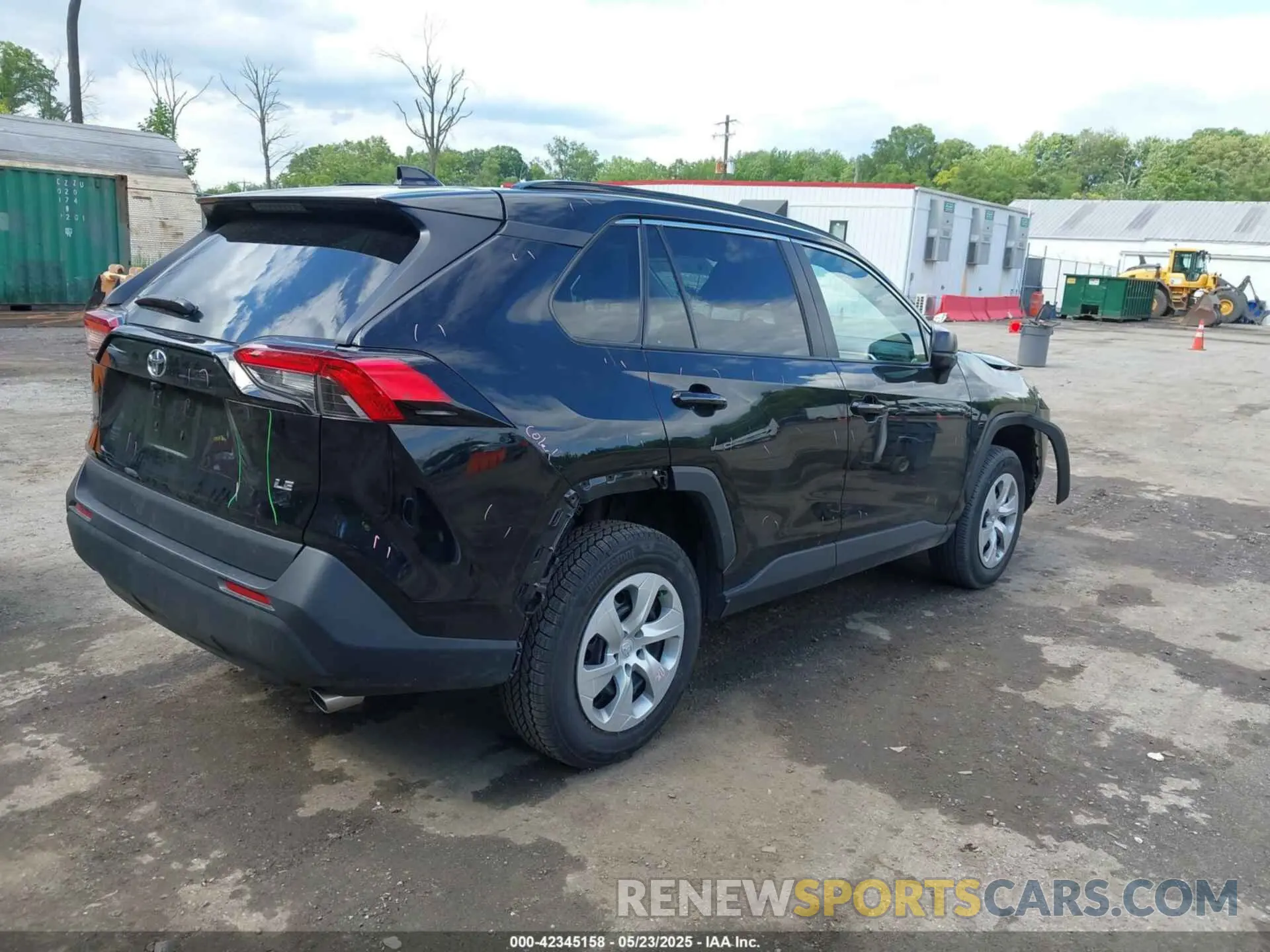 4 Photograph of a damaged car 2T3H1RFV9LW100122 TOYOTA RAV4 2020