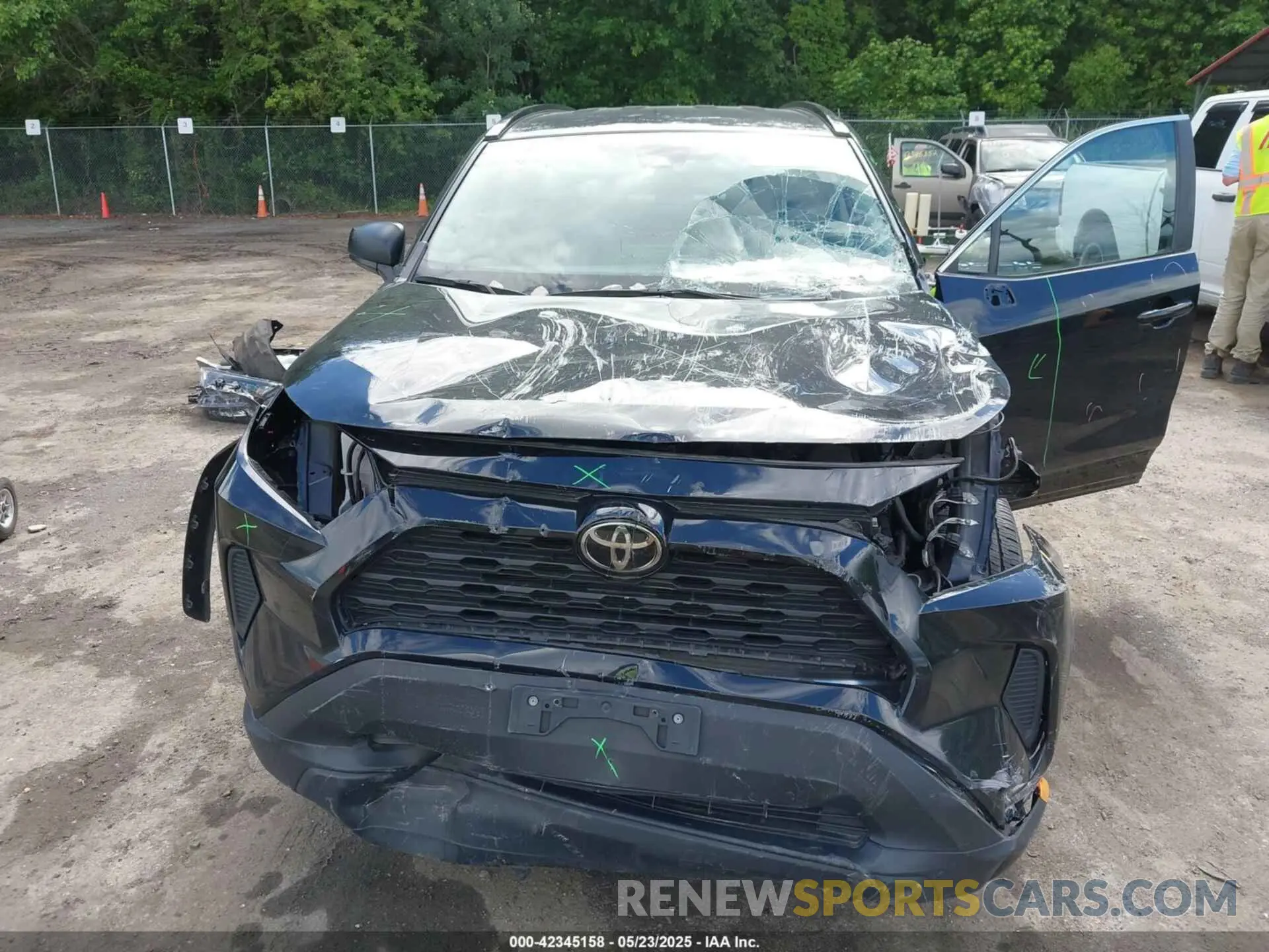 6 Photograph of a damaged car 2T3H1RFV9LW100122 TOYOTA RAV4 2020