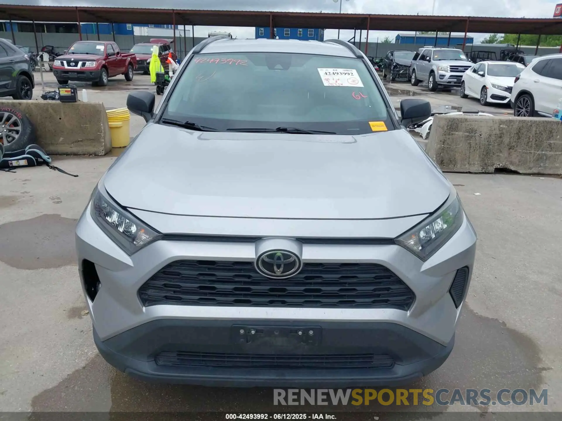12 Photograph of a damaged car 2T3H1RFVXLC037260 TOYOTA RAV4 2020