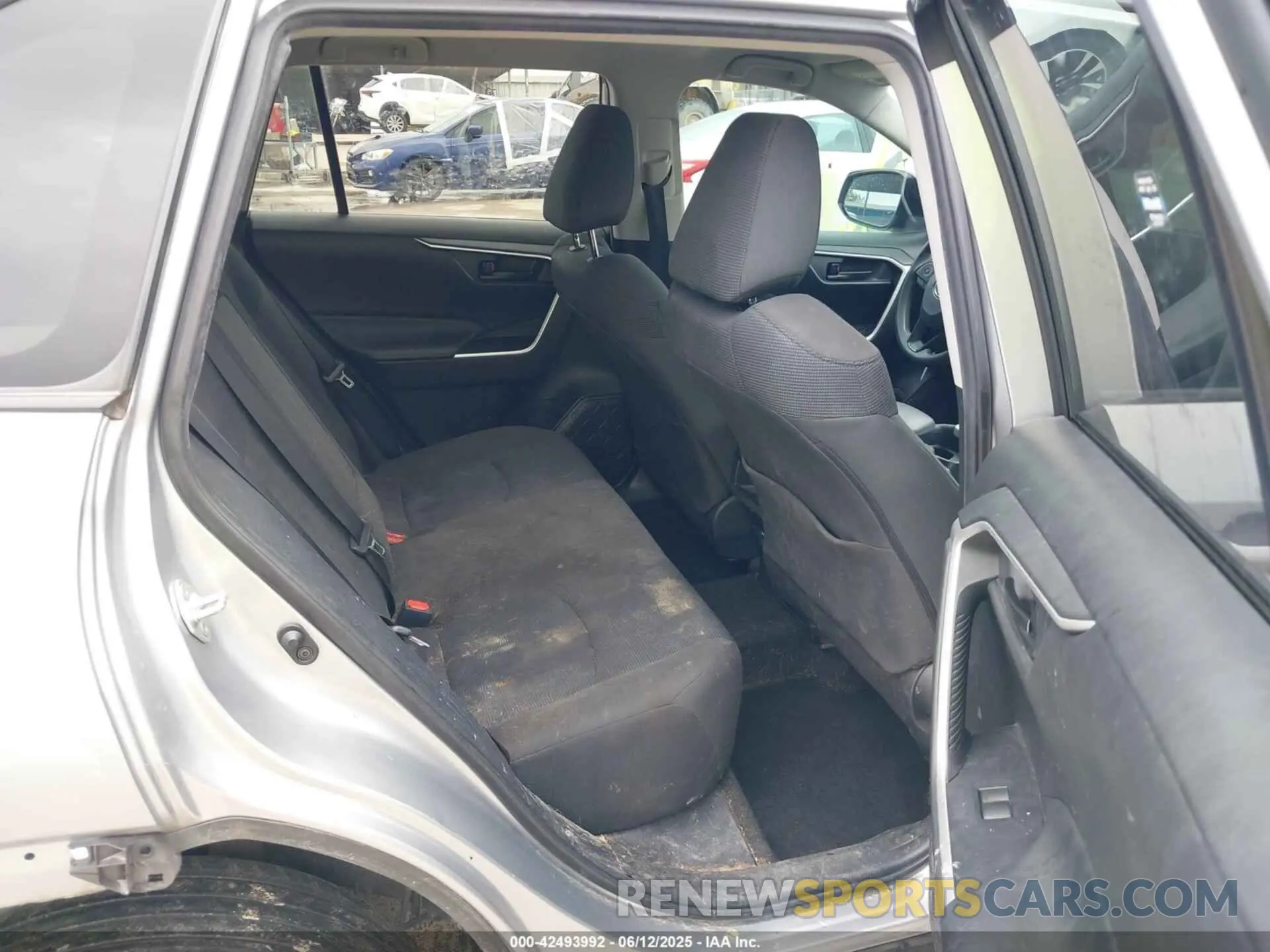 8 Photograph of a damaged car 2T3H1RFVXLC037260 TOYOTA RAV4 2020