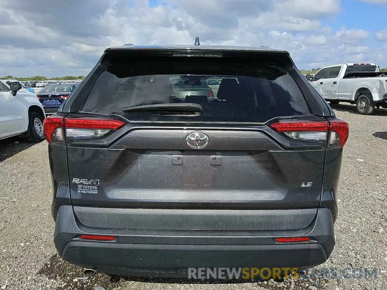 6 Photograph of a damaged car 2T3H1RFVXLC040725 TOYOTA RAV4 2020