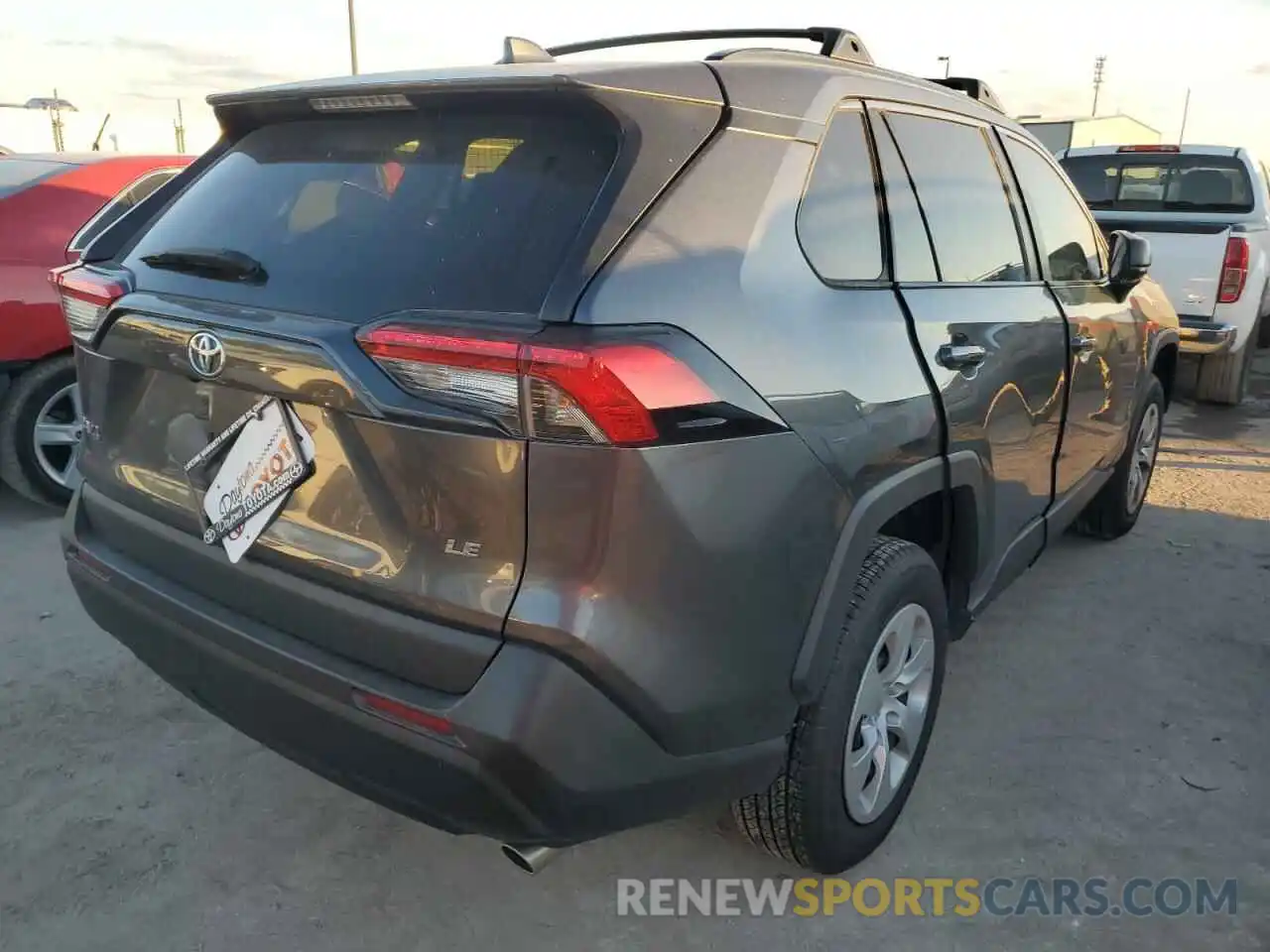 4 Photograph of a damaged car 2T3H1RFVXLC043401 TOYOTA RAV4 2020