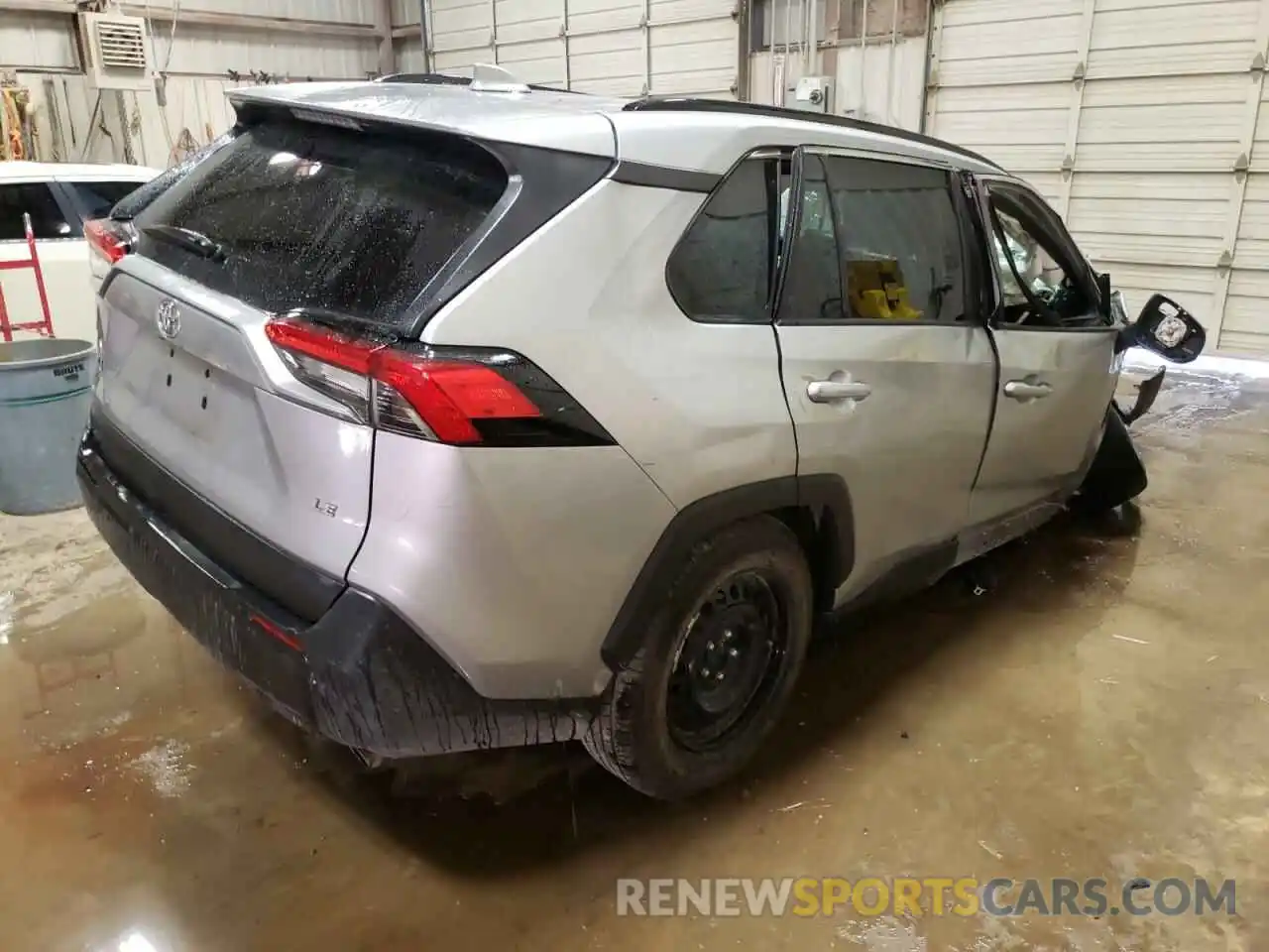 4 Photograph of a damaged car 2T3H1RFVXLC043477 TOYOTA RAV4 2020