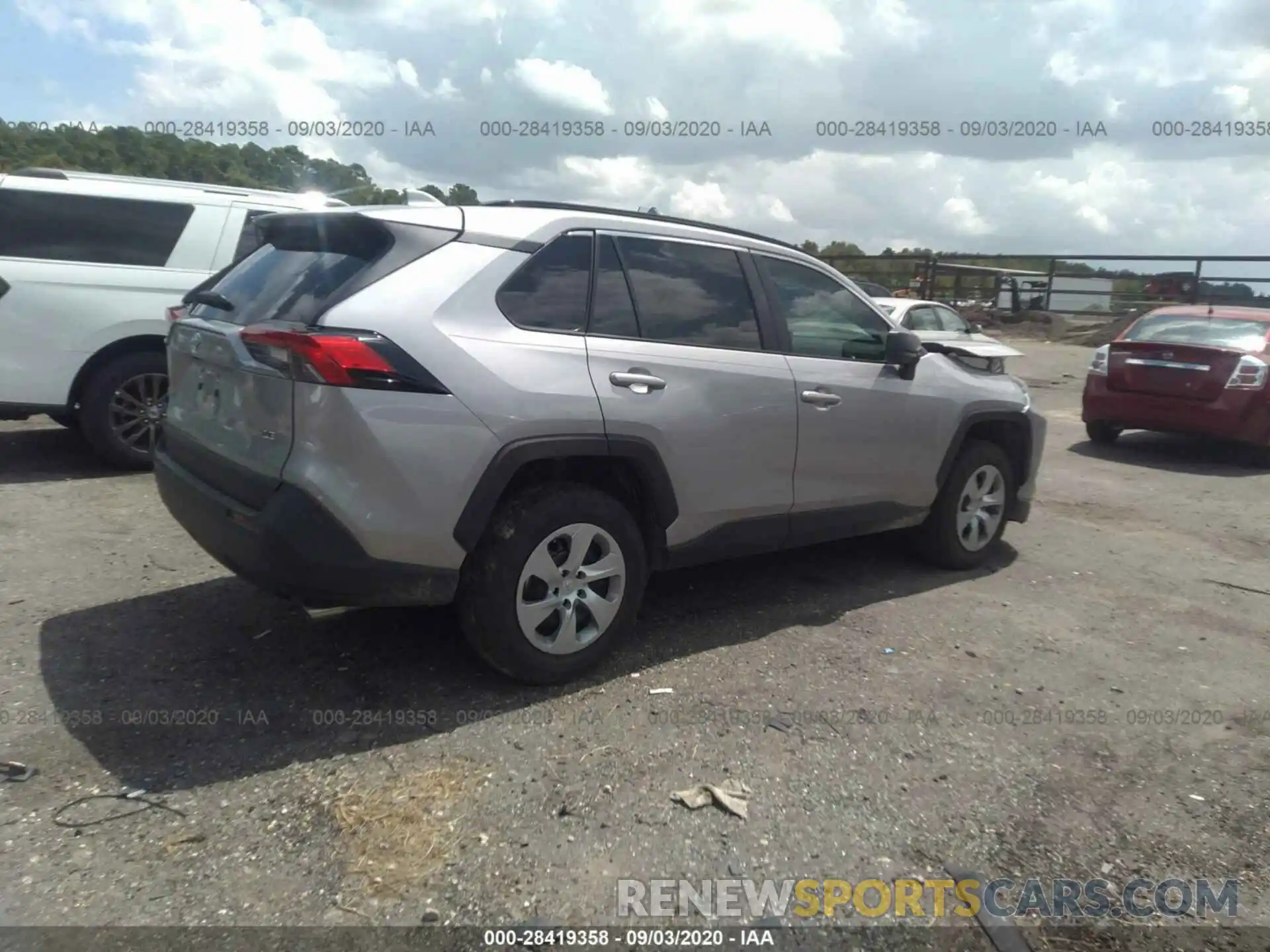 4 Photograph of a damaged car 2T3H1RFVXLC044564 TOYOTA RAV4 2020