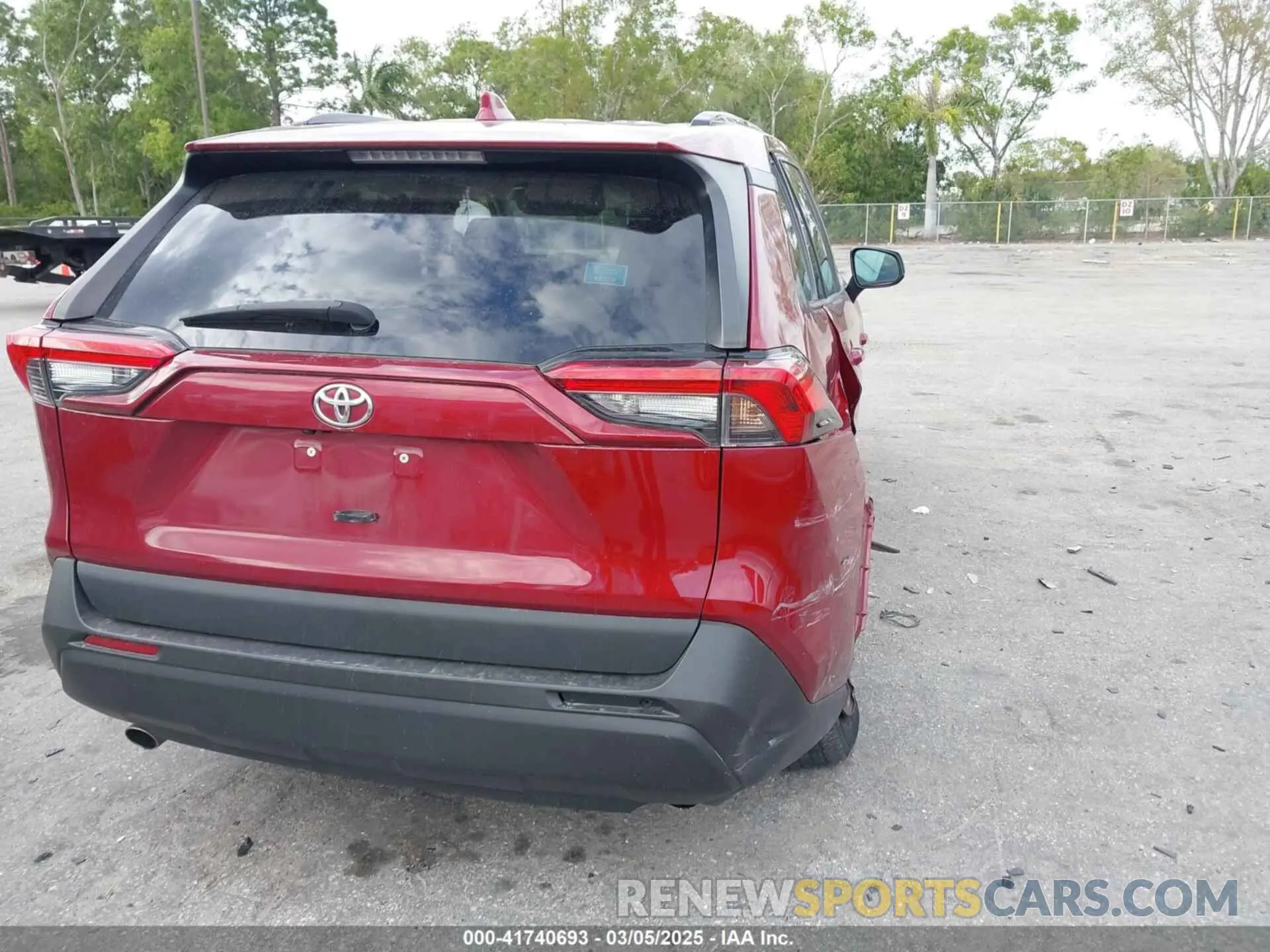 12 Photograph of a damaged car 2T3H1RFVXLC055676 TOYOTA RAV4 2020