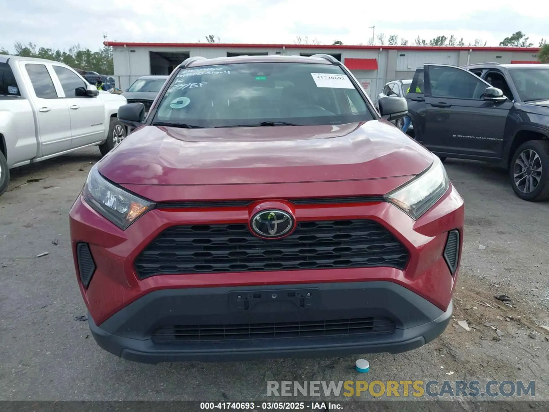13 Photograph of a damaged car 2T3H1RFVXLC055676 TOYOTA RAV4 2020